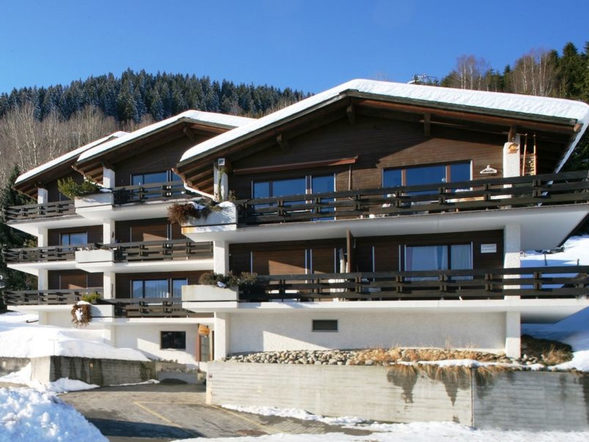 Appartement Casa Acletta Sutter, (Disentis / Mustér), 1016 – Extérieur de la maison, photo 5 sur 27