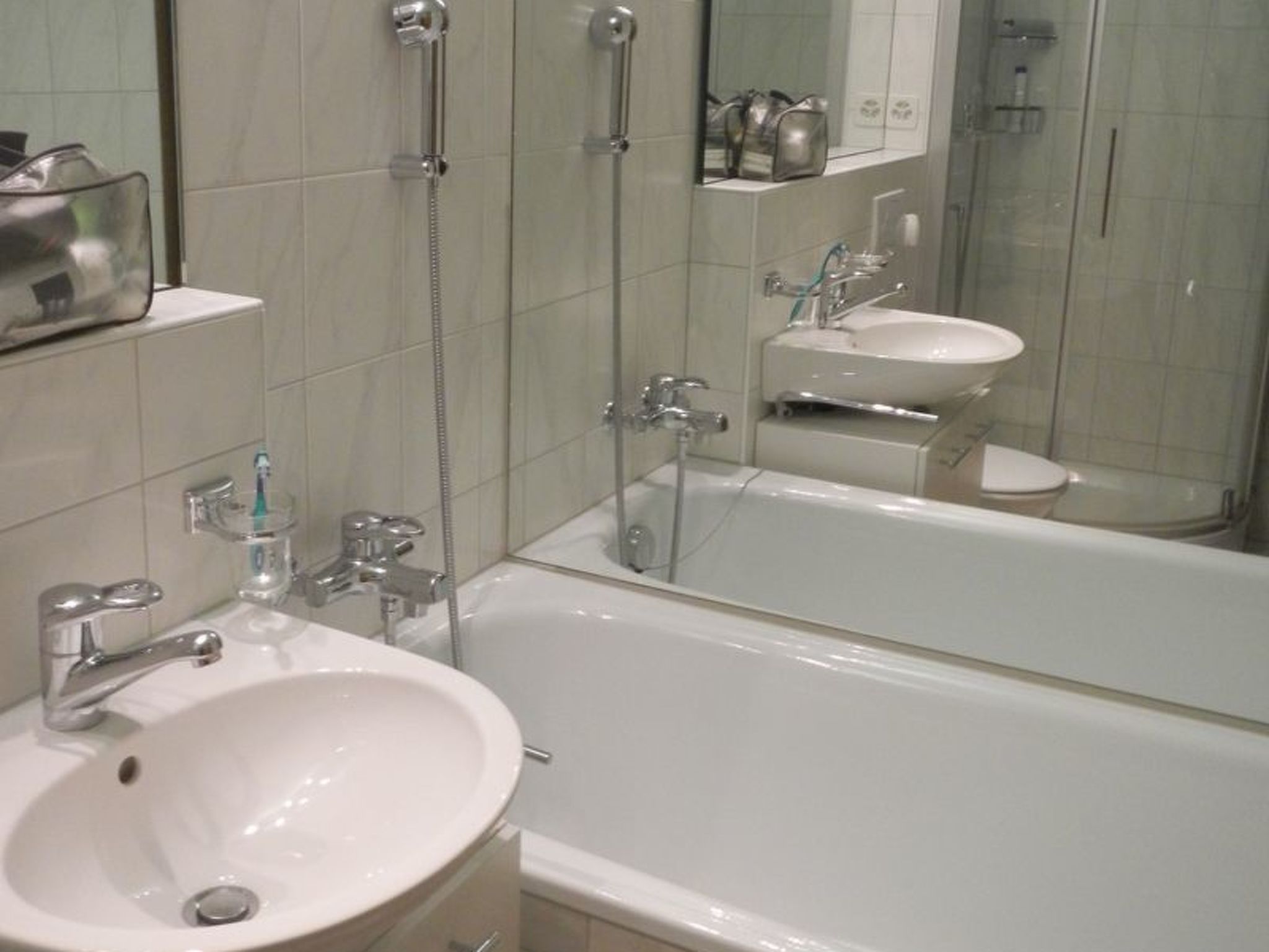 Appartement Disentiserhof Hönig, (Disentis/Mustér), 1049 – Salle de bains, photo 8 sur 13