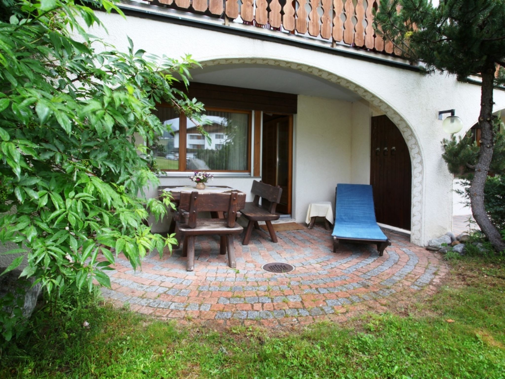 Casa Sax 5 Church, (Disentis/Mustér). - Draußen