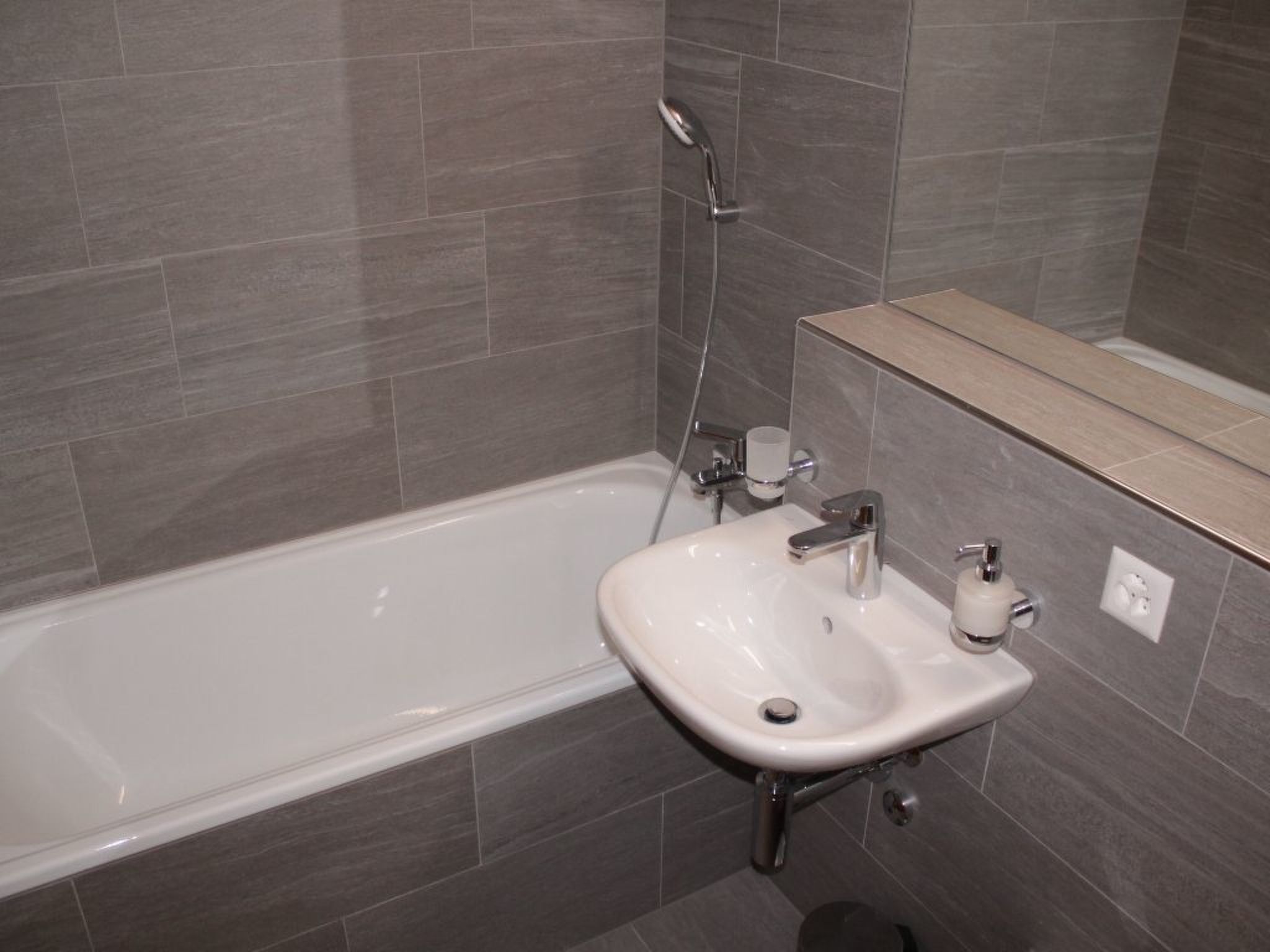 Appartement Disentiserhof Garvera, (Disentis/Mustér), 1032 – Salle de bains, photo 5 sur 14