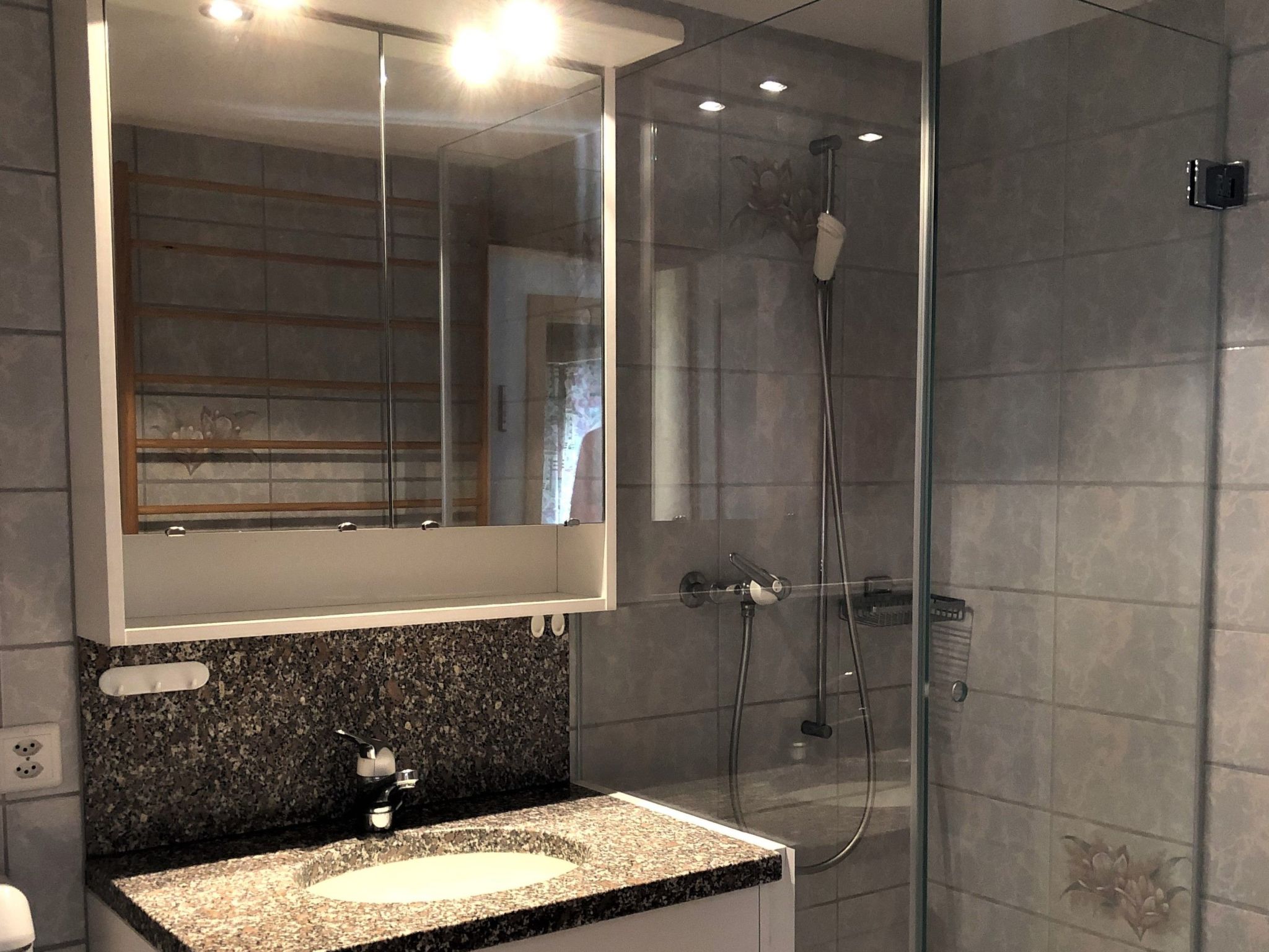 Appartement Casa Mulinera 1 GVH, (Camischolas/Sedrun), 243.01 – Salle de bains, photo 7 sur 14