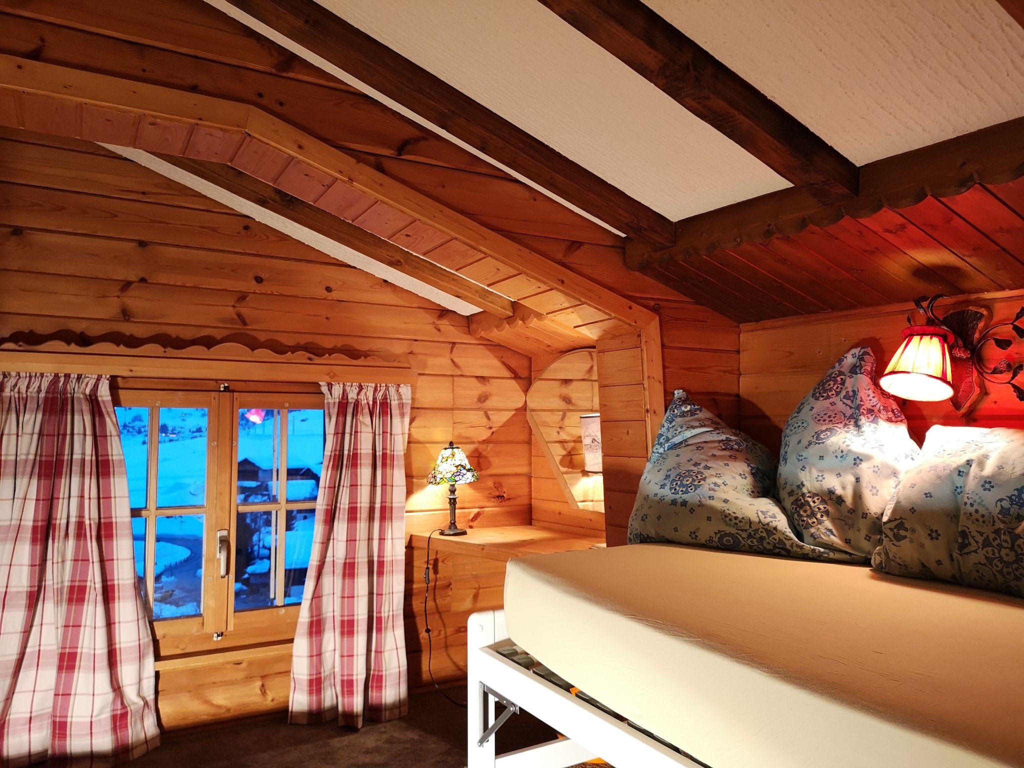 Chalet Dargun Bünter, (Camischolas/Sedrun). - Binnen