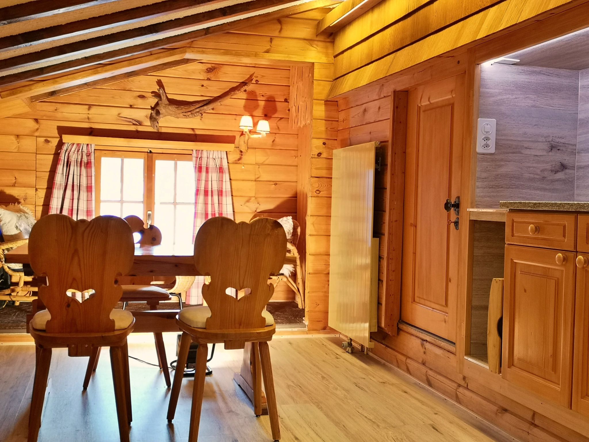 Chalet Dargun Bünter, (Camischolas/Sedrun). - Binnen