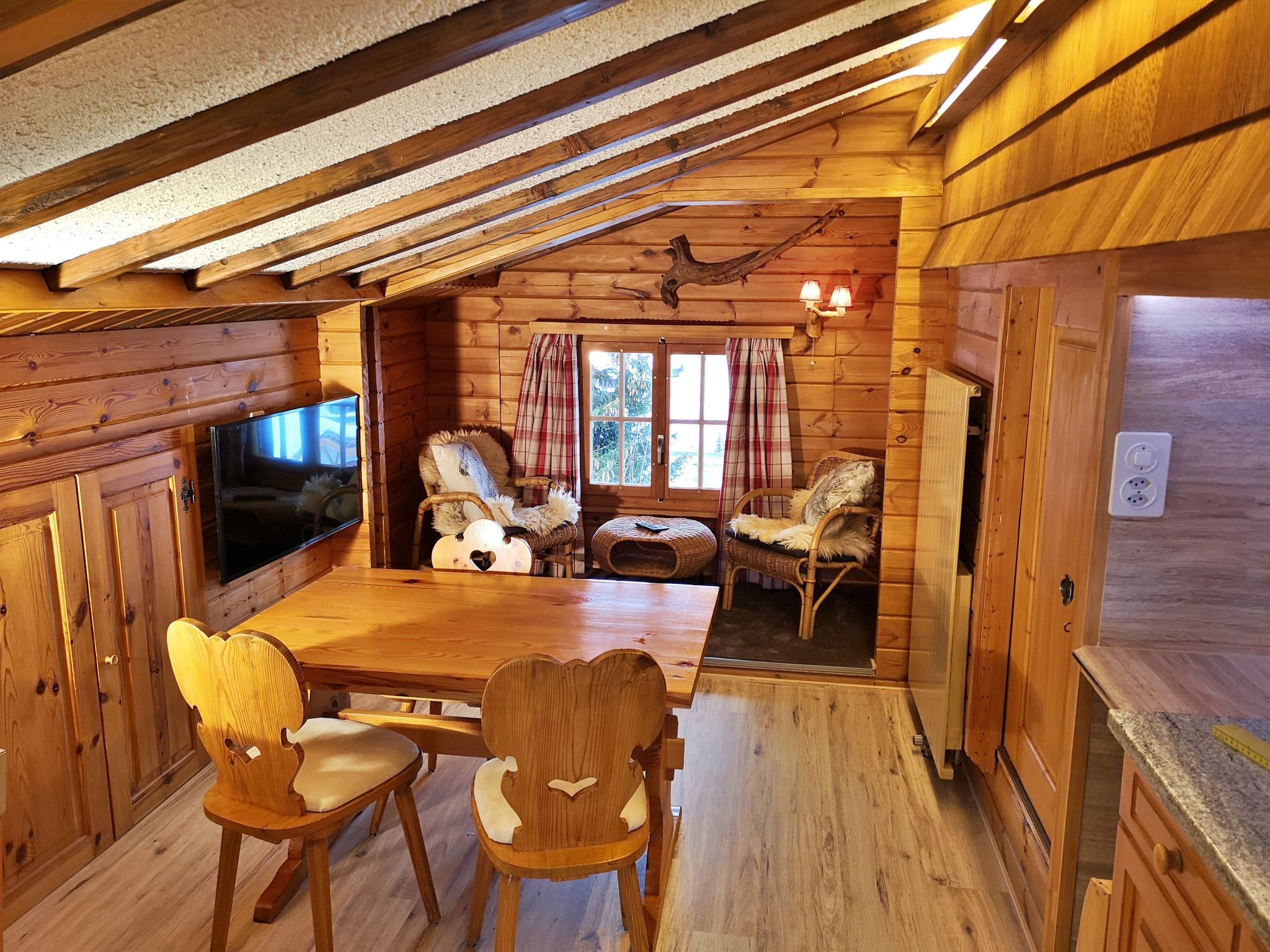 Chalet Dargun Bünter, (Camischolas/Sedrun). - Binnen