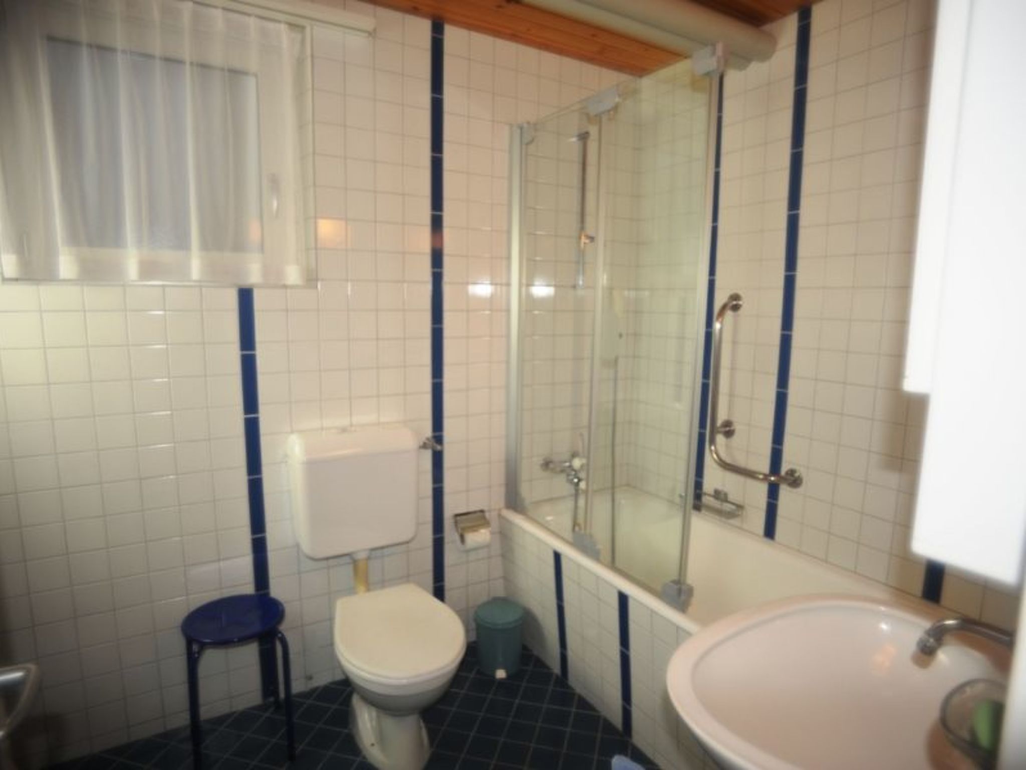 Appartement Tgèsa Moser Poltera, (Camischolas/Sedrun), 188.01 – Extérieur de la maison, photo 9 sur 10