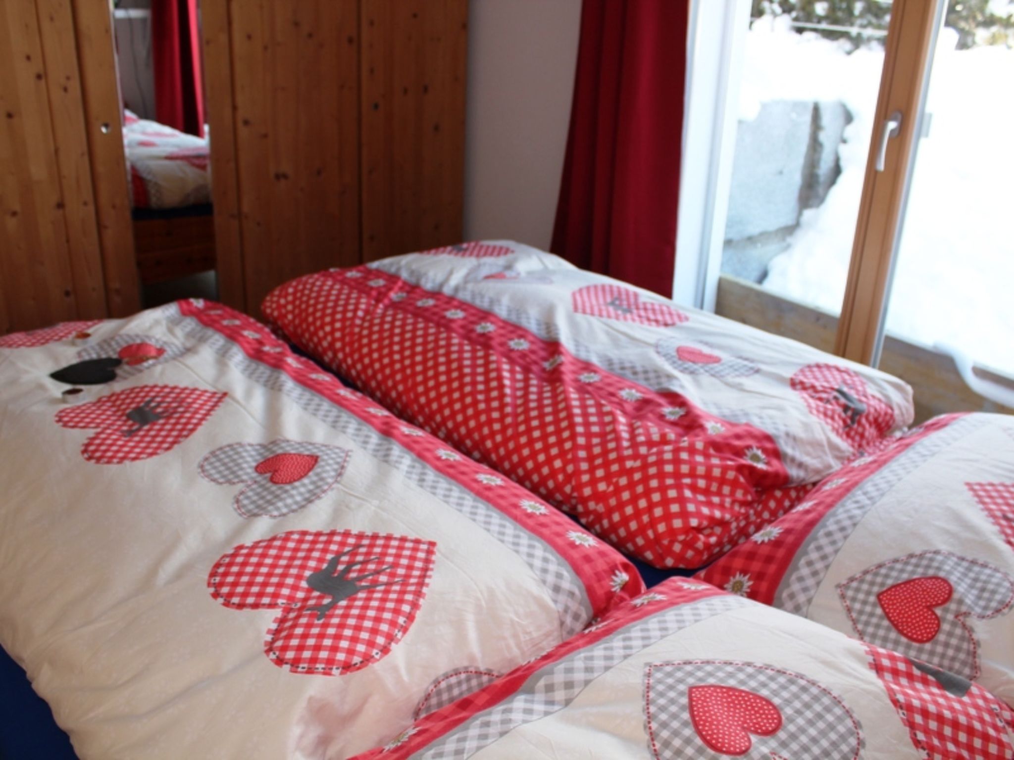 Knus appartement in Camischolas met terras en bergzicht, dichtbij Sedrun - foto 9