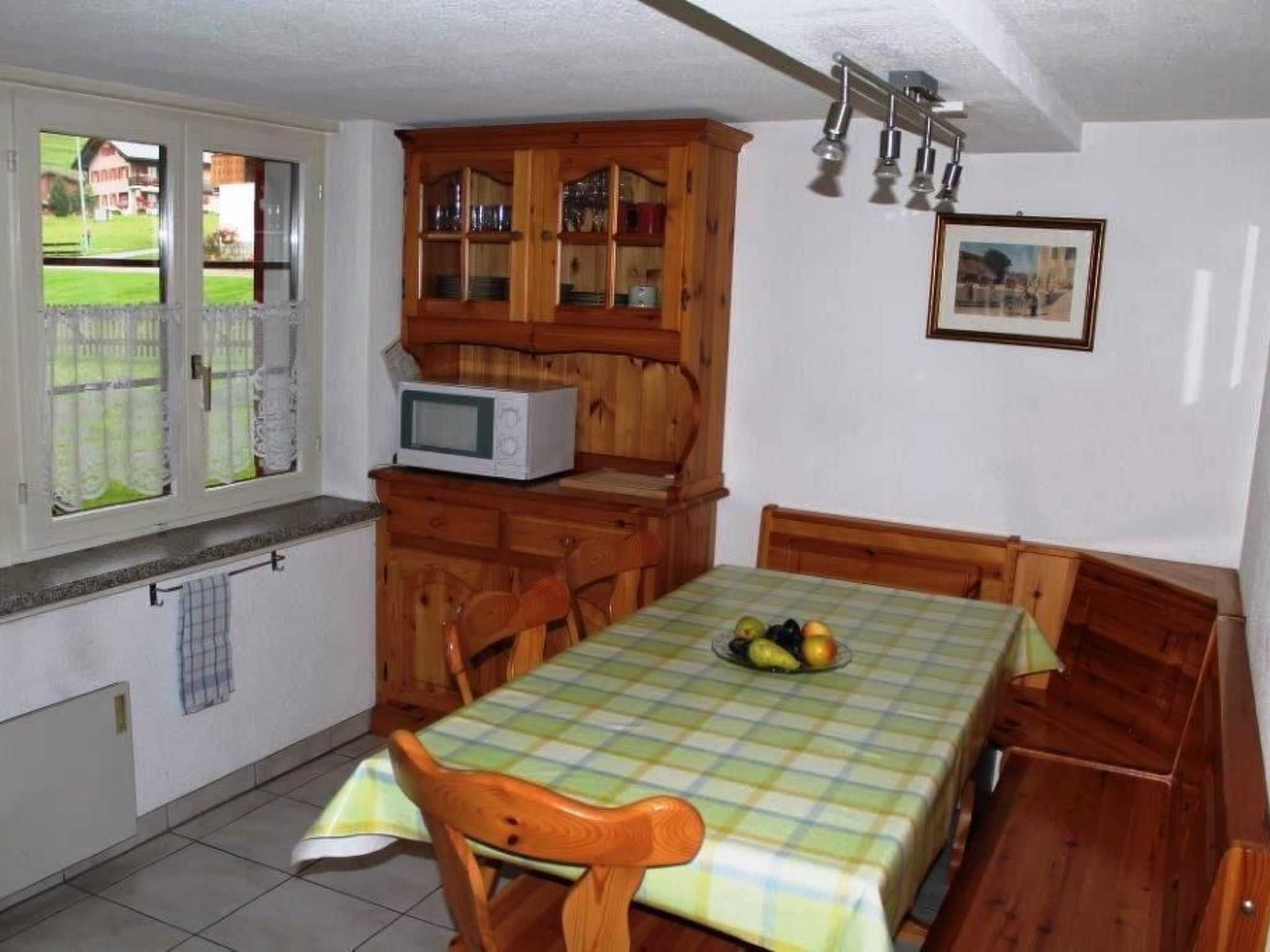 Appartement Tgèsa Turmalin Utzinger, (Camischolas/Sedrun), 210.01 – Cuisine et coin repas, photo 6 sur 15