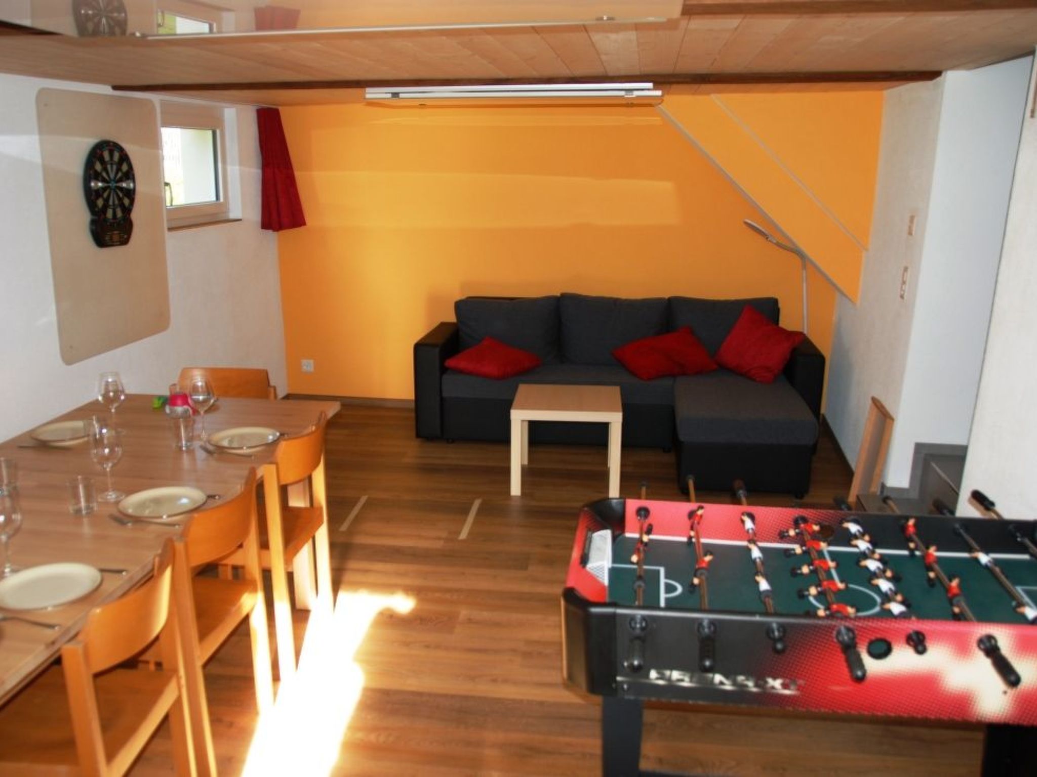 Appartement Tgèsa Turmalin Utzinger, (Camischolas/Sedrun), 210.01 – Séjour, photo 7 sur 15