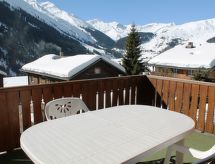 Ruim 6-persoons chalet in Camischolas met panoramisch terras - thumbnail 1