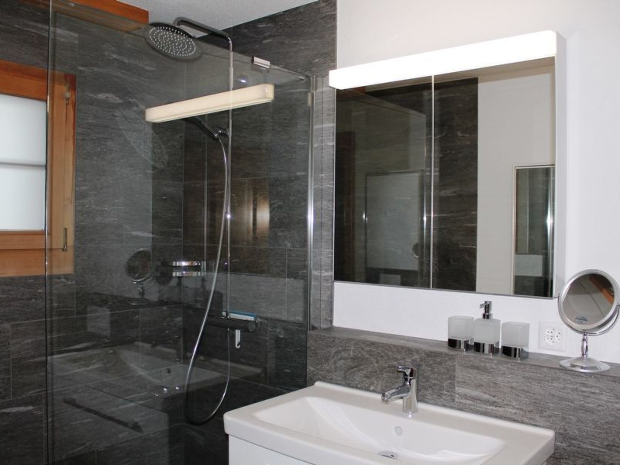 Appartement Casa Mulinera 2 Derycke, (Camischolas/Sedrun), 243.02 – Salle de bains, photo 12 sur 13