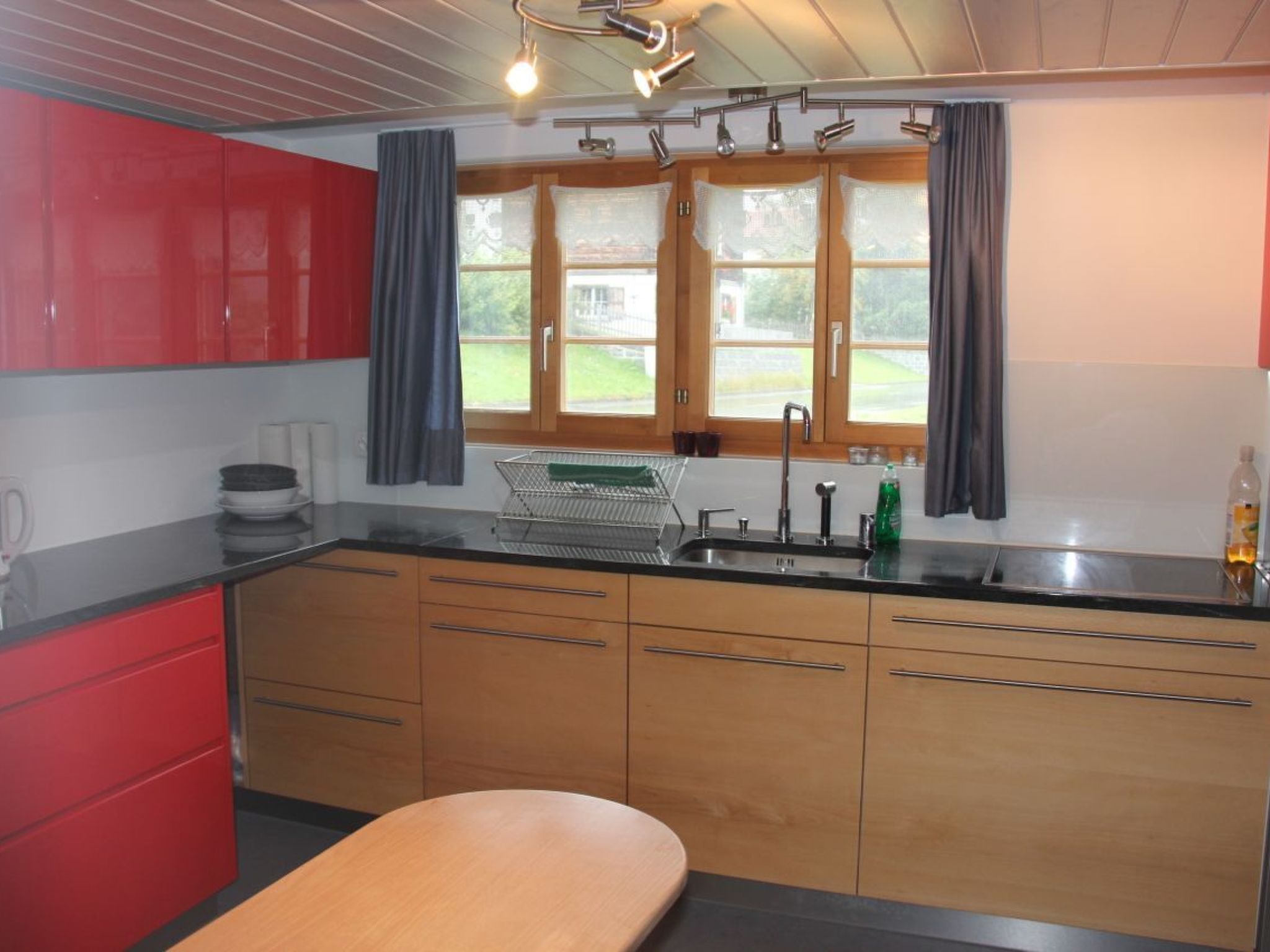 Appartement Posta Veglia Wegmann, (Camischolas/Sedrun), 227.01 – Cuisine et coin repas, photo 10 sur 17