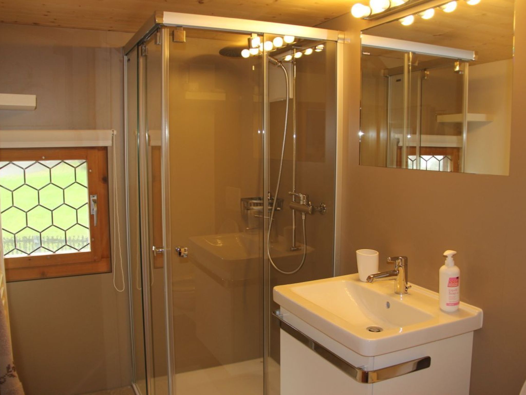 Appartement Posta Veglia Wegmann, (Camischolas/Sedrun), 227.01 – Salle de bains, photo 16 sur 17