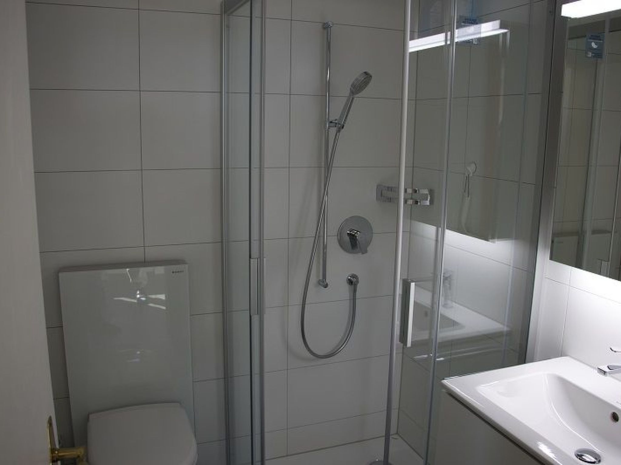 Appartement Müller, (Camischolas/Sedrun), 655.01 – Salle de bains, photo 7 sur 10