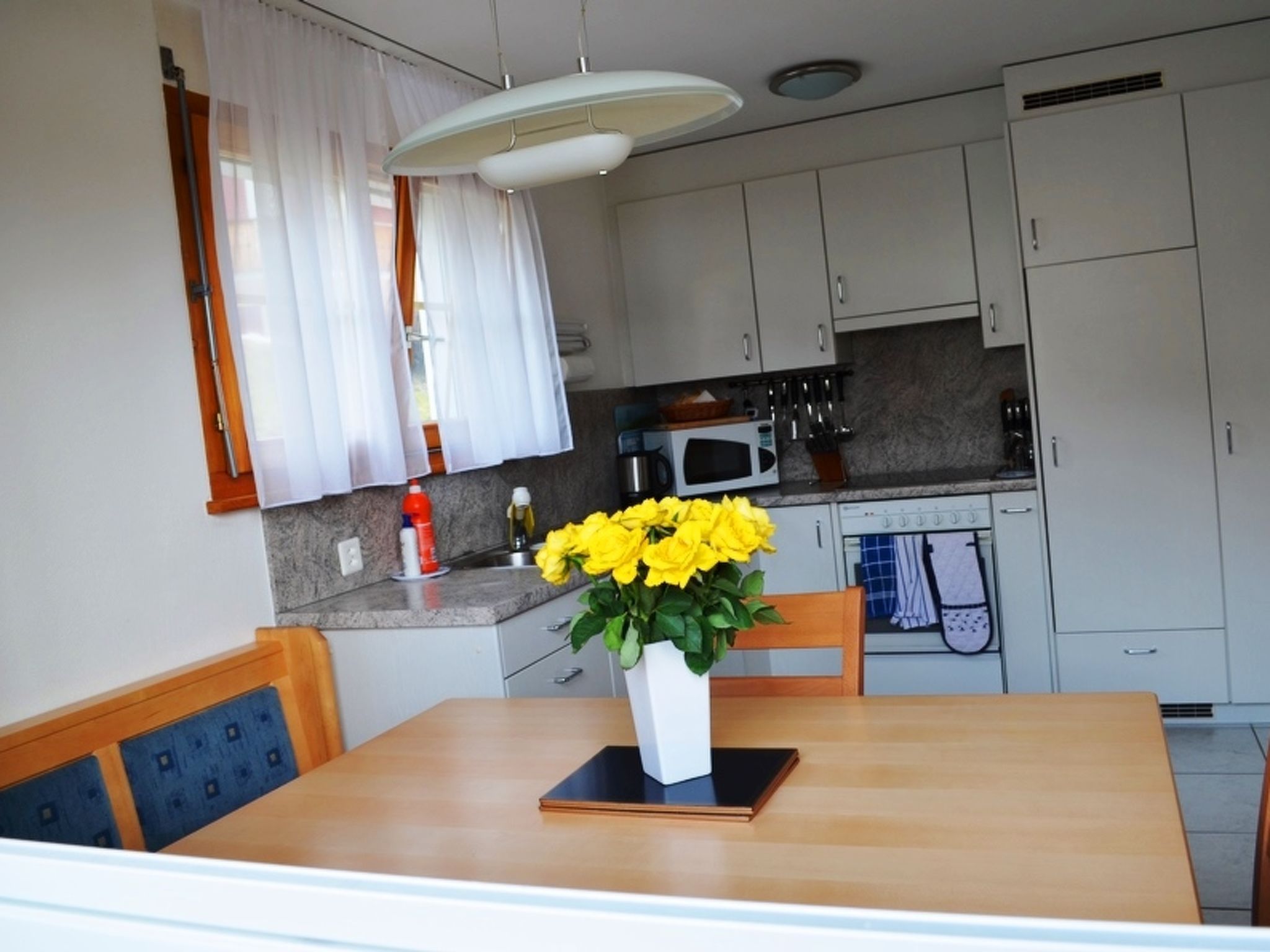 Tgèsa Garnetsch No. 1 Young, (Sedrun). - Drinnen