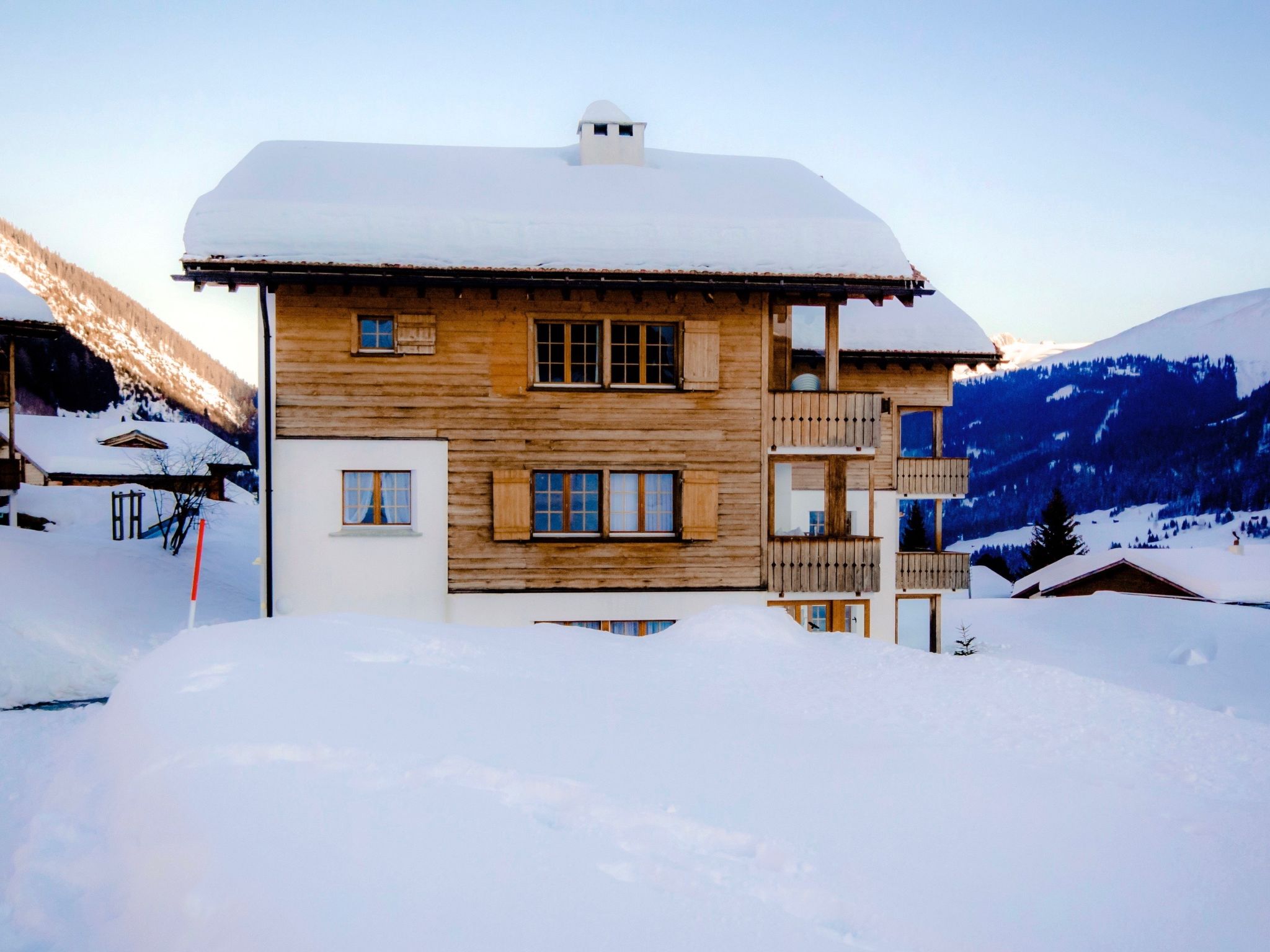 Tgèsa Garnetsch Zeller, (Sedrun). - Draußen