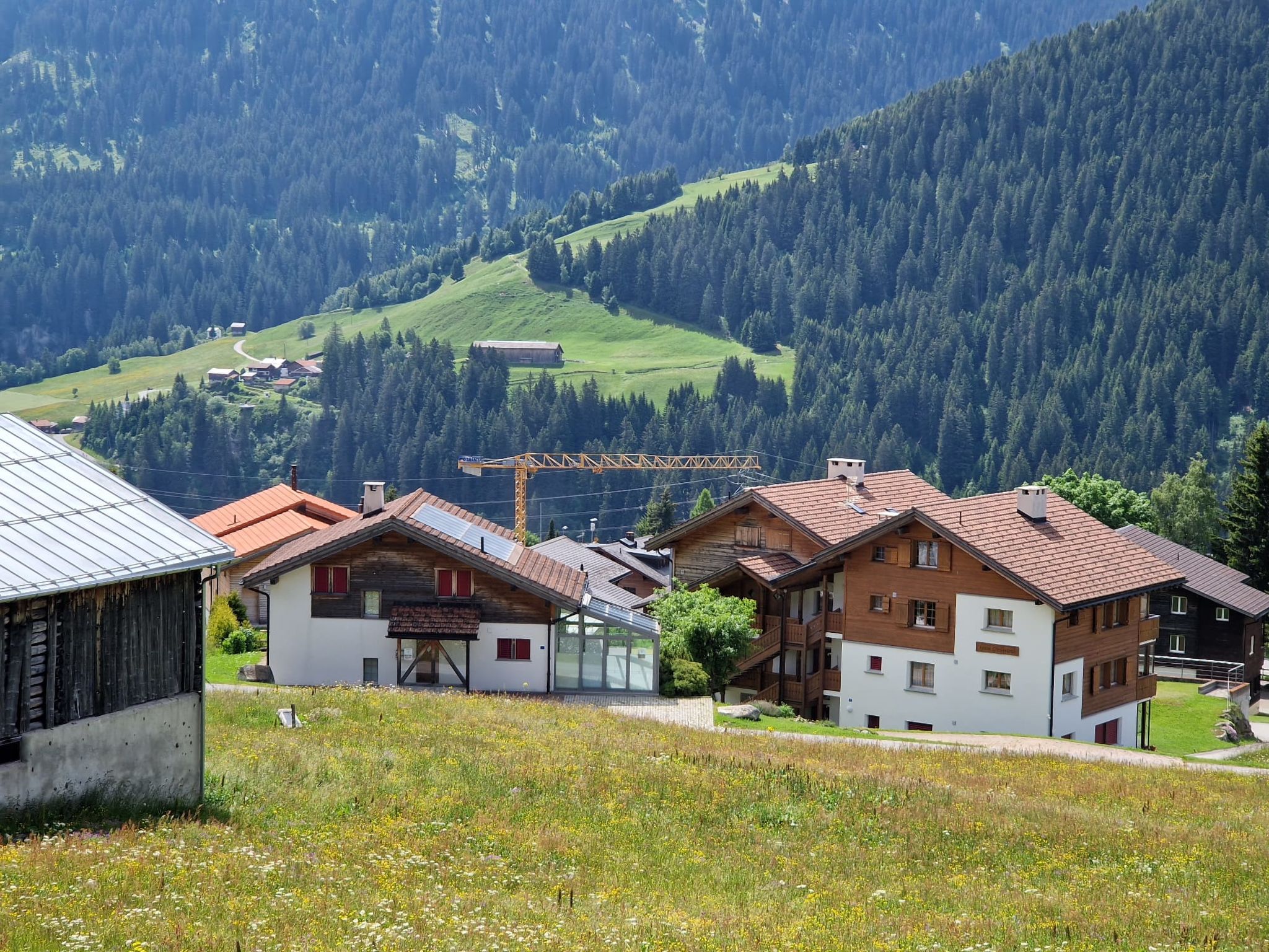 Tgèsa Garnetsch Zeller, (Sedrun). - Draußen