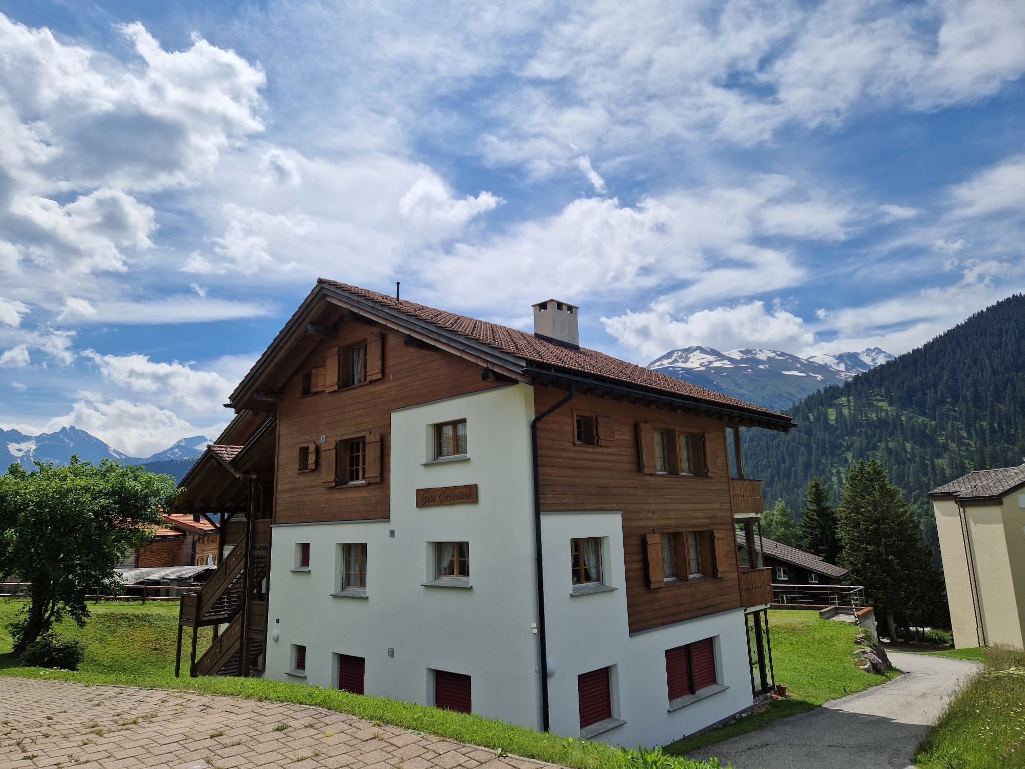 Tgèsa Garnetsch Zeller, (Sedrun). - Draußen