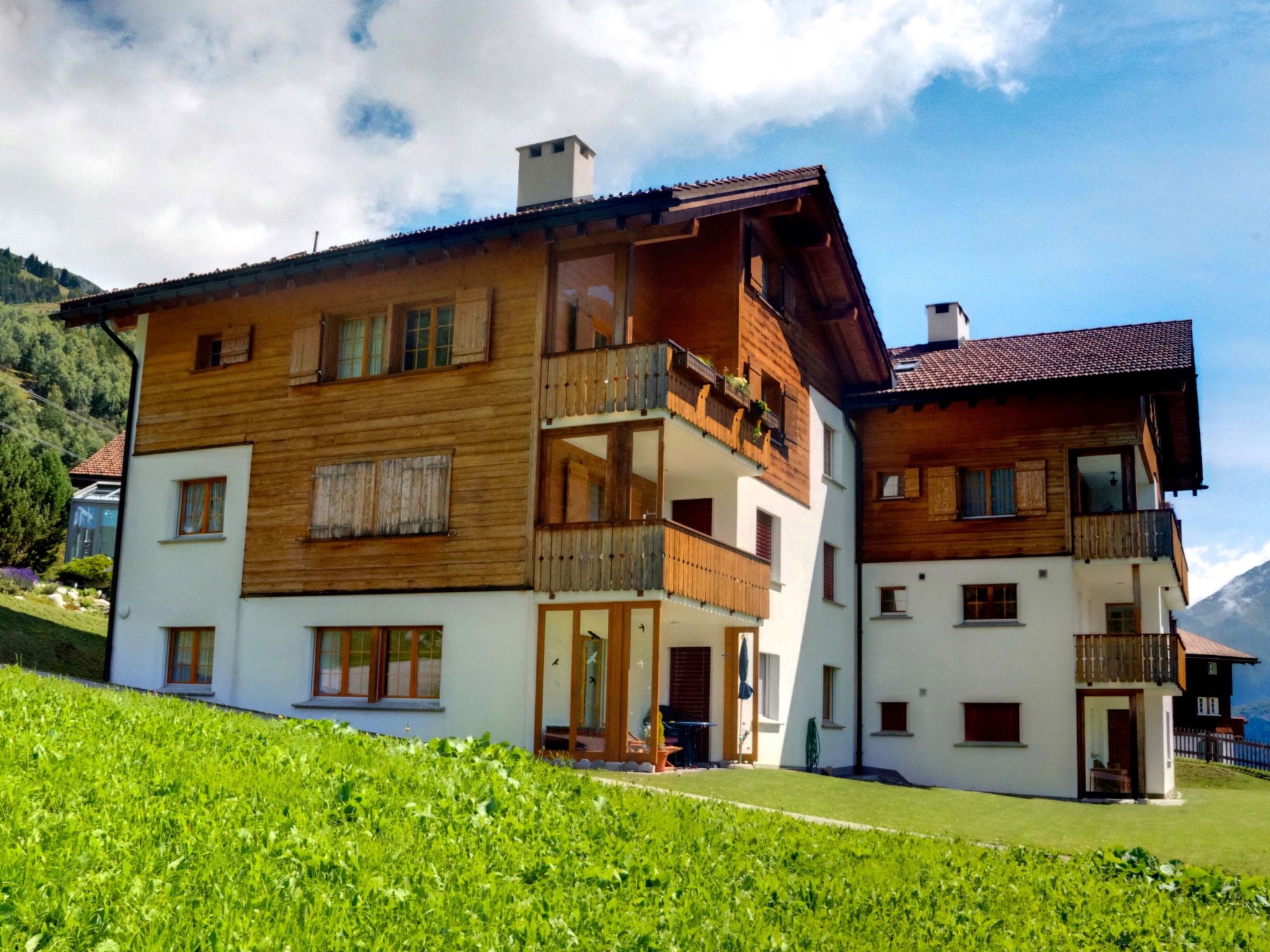 Tgèsa Garnetsch Zeller, (Sedrun). - Draußen