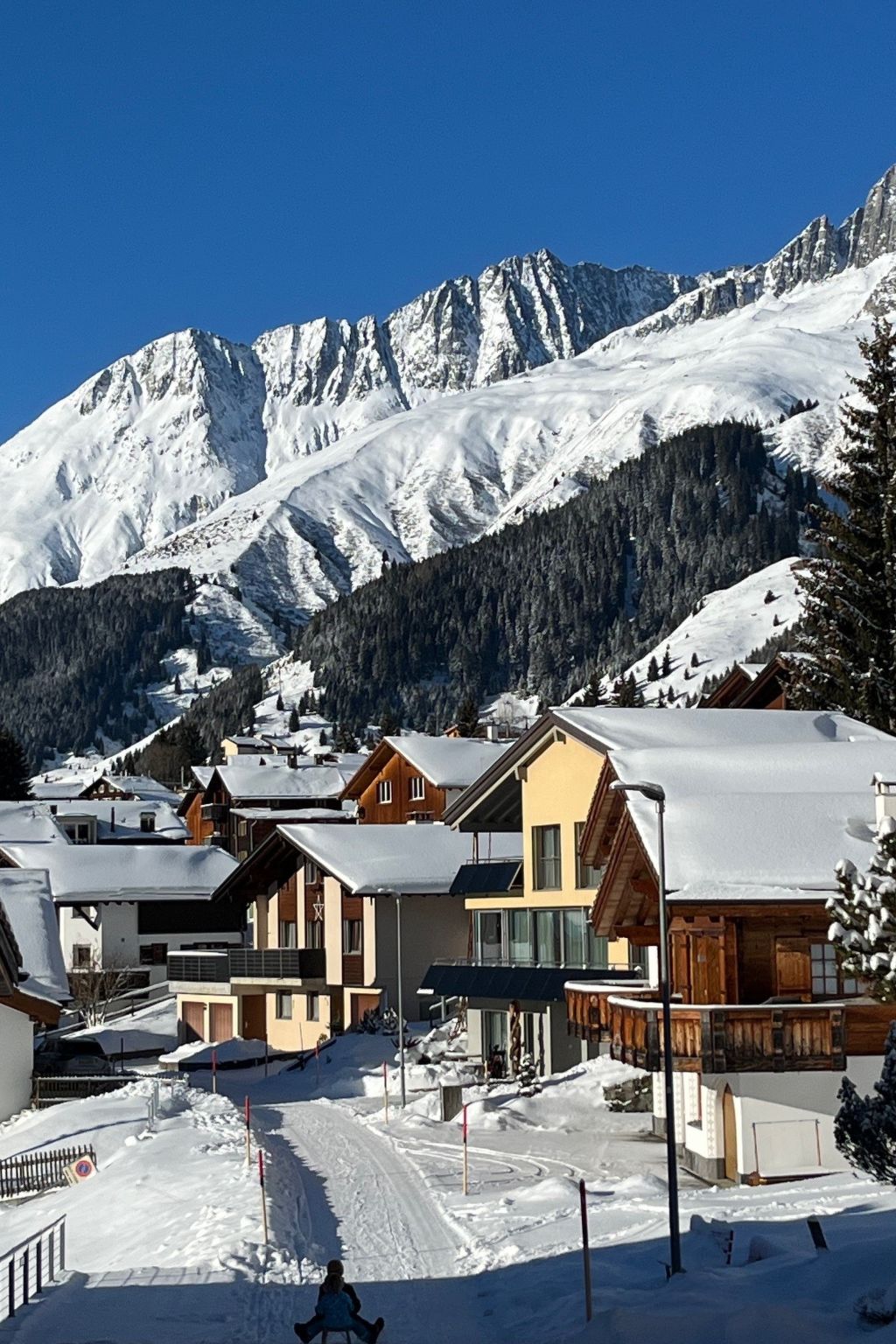 Casa Tresch Sedrun, (Tavetsch). - Buiten