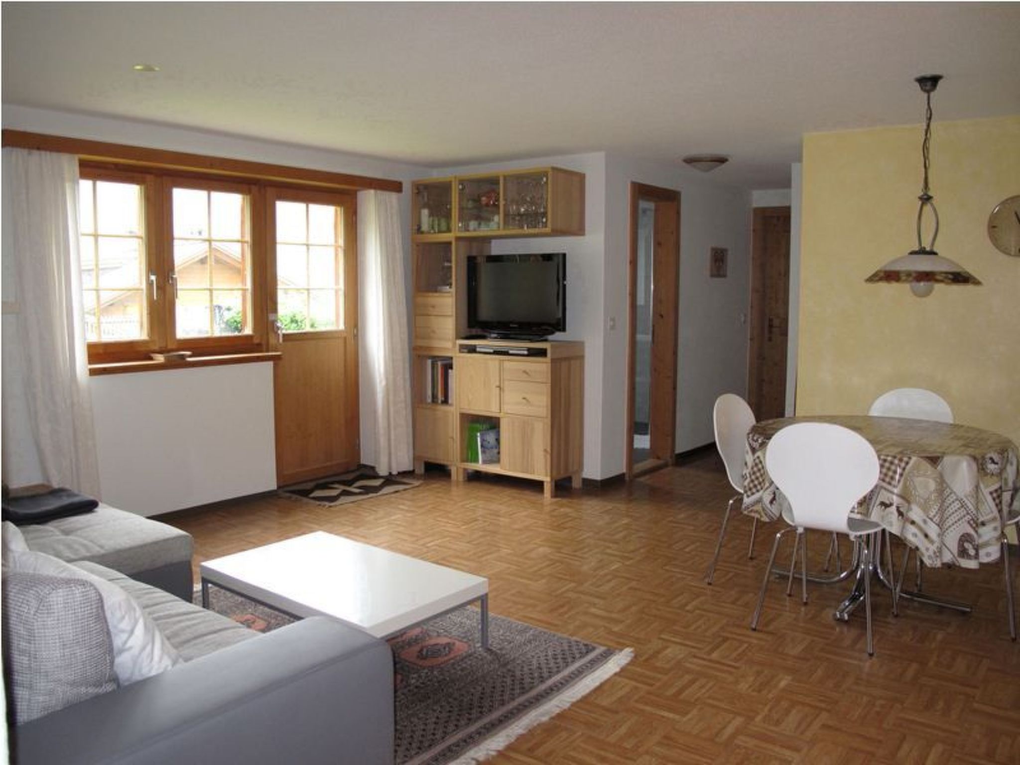Appartement Casa Posta Berther-Roth, (Rueras/Sedrun), 663.01 – Cuisine et coin repas, photo 5 sur 11