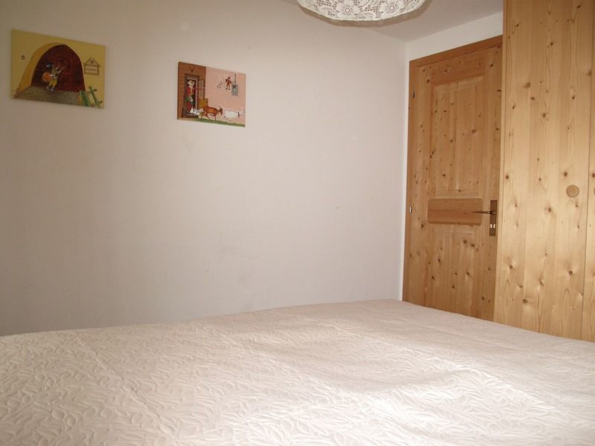 Appartement Casa Posta Berther-Roth, (Rueras/Sedrun), 663.01 – Chambre, photo 9 sur 11