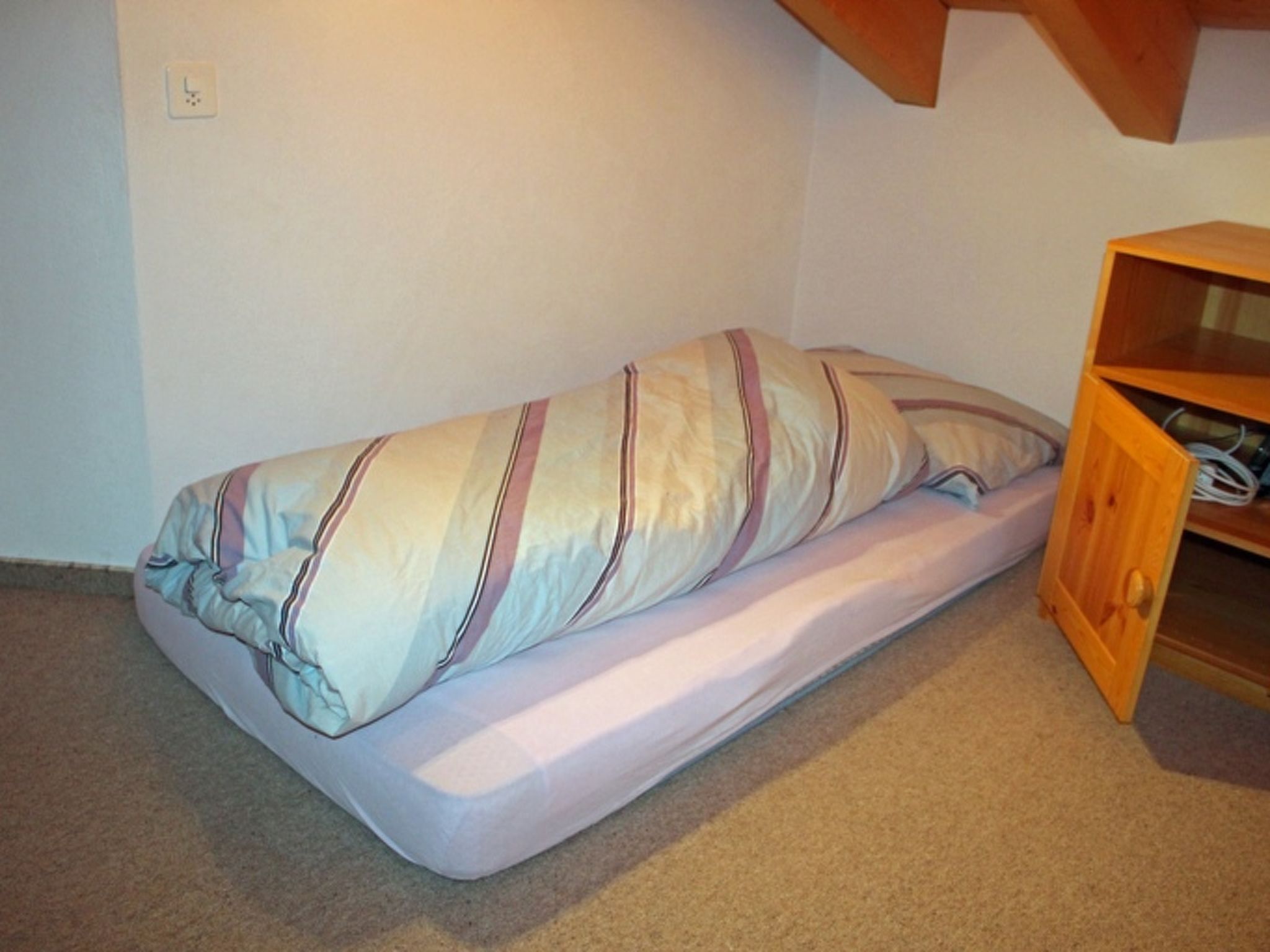 Plaun Pazzola mit Garage Bösch, (Sedrun/Rueras). - Binnen