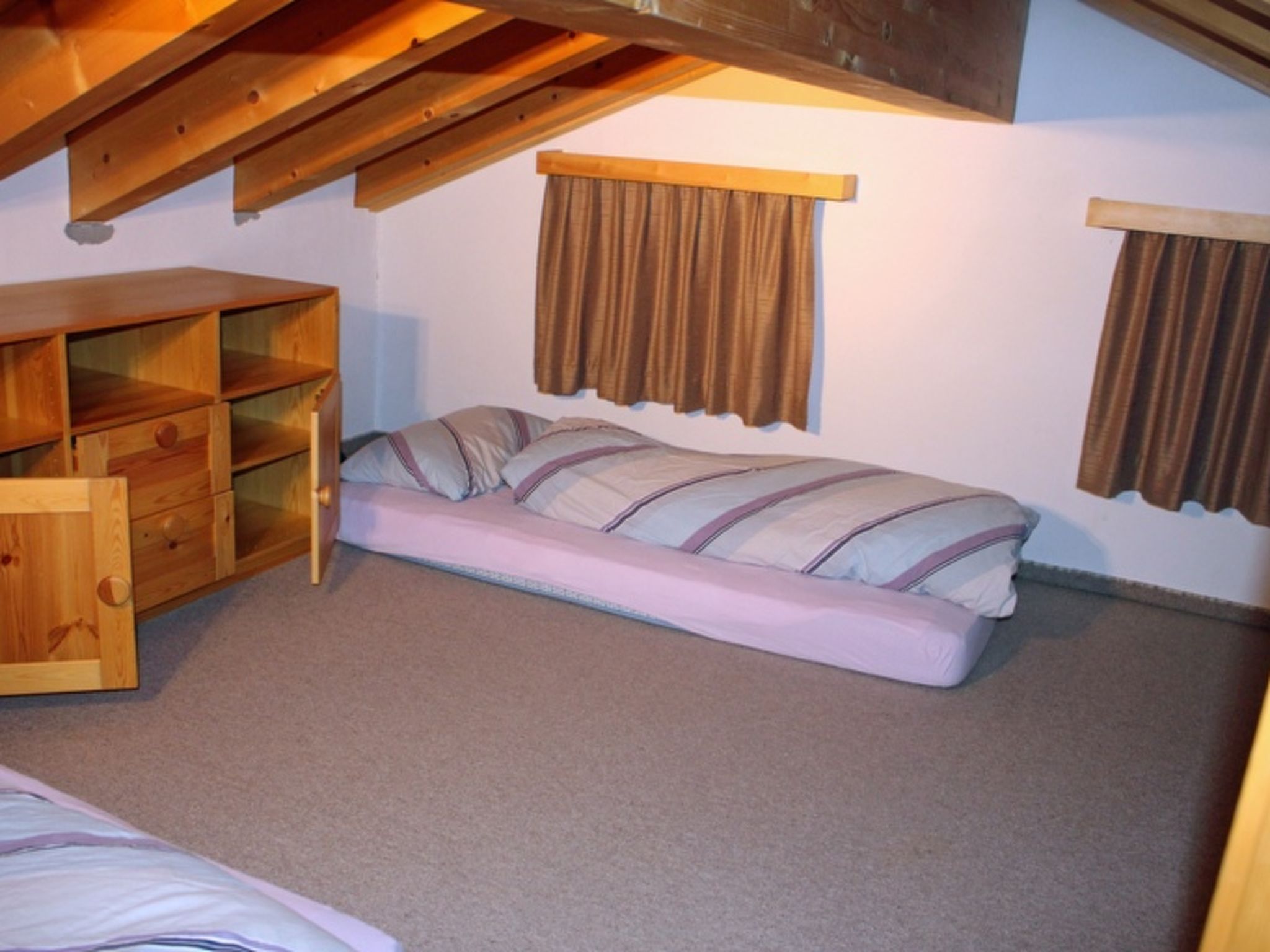 Plaun Pazzola mit Garage Bösch, (Sedrun/Rueras). - Binnen