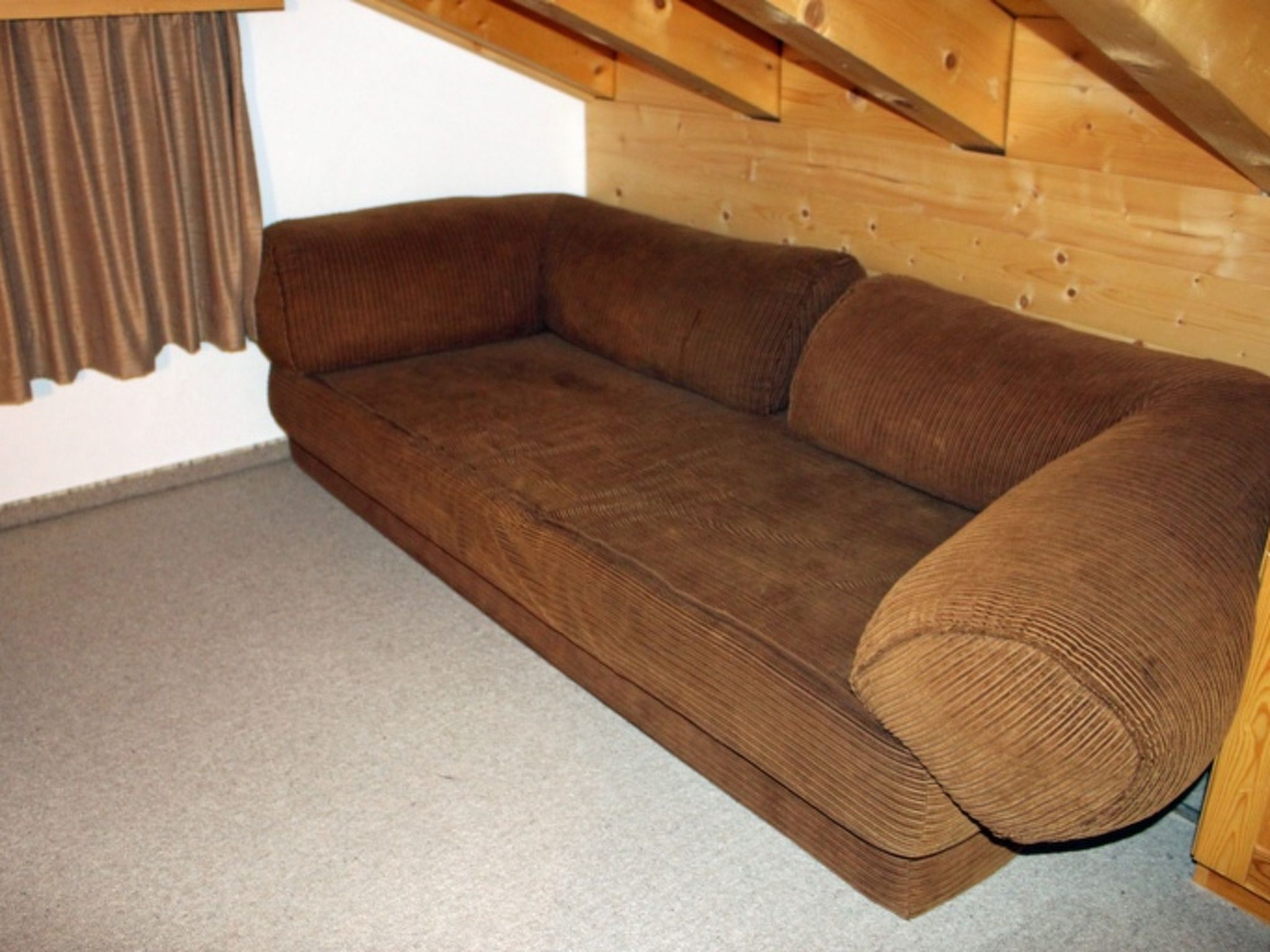 Plaun Pazzola mit Garage Bösch, (Sedrun/Rueras). - Binnen