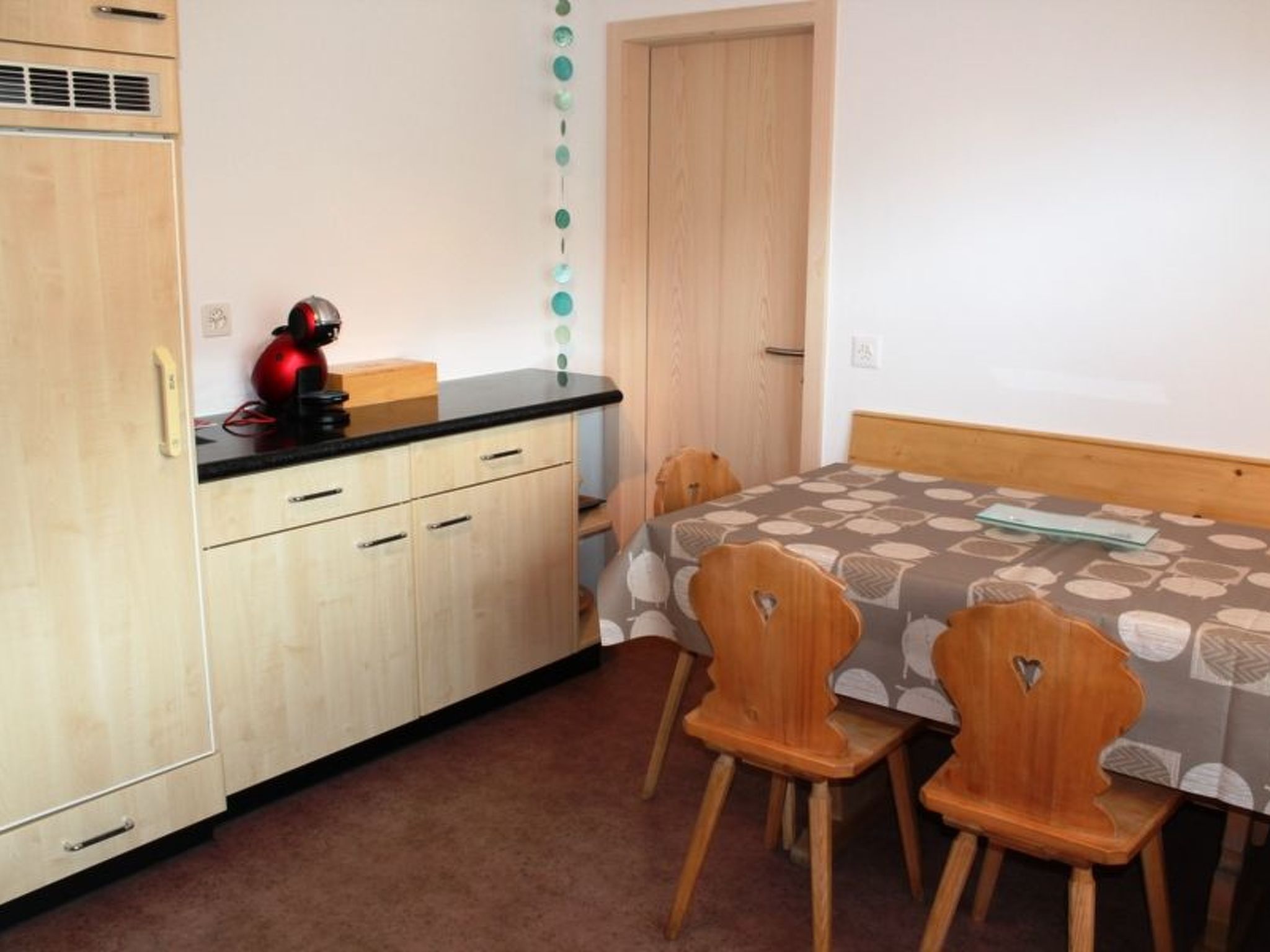 Appartement Decurtins, (Rueras/Sedrun), 661.01 – Cuisine et coin repas, photo 5 sur 18