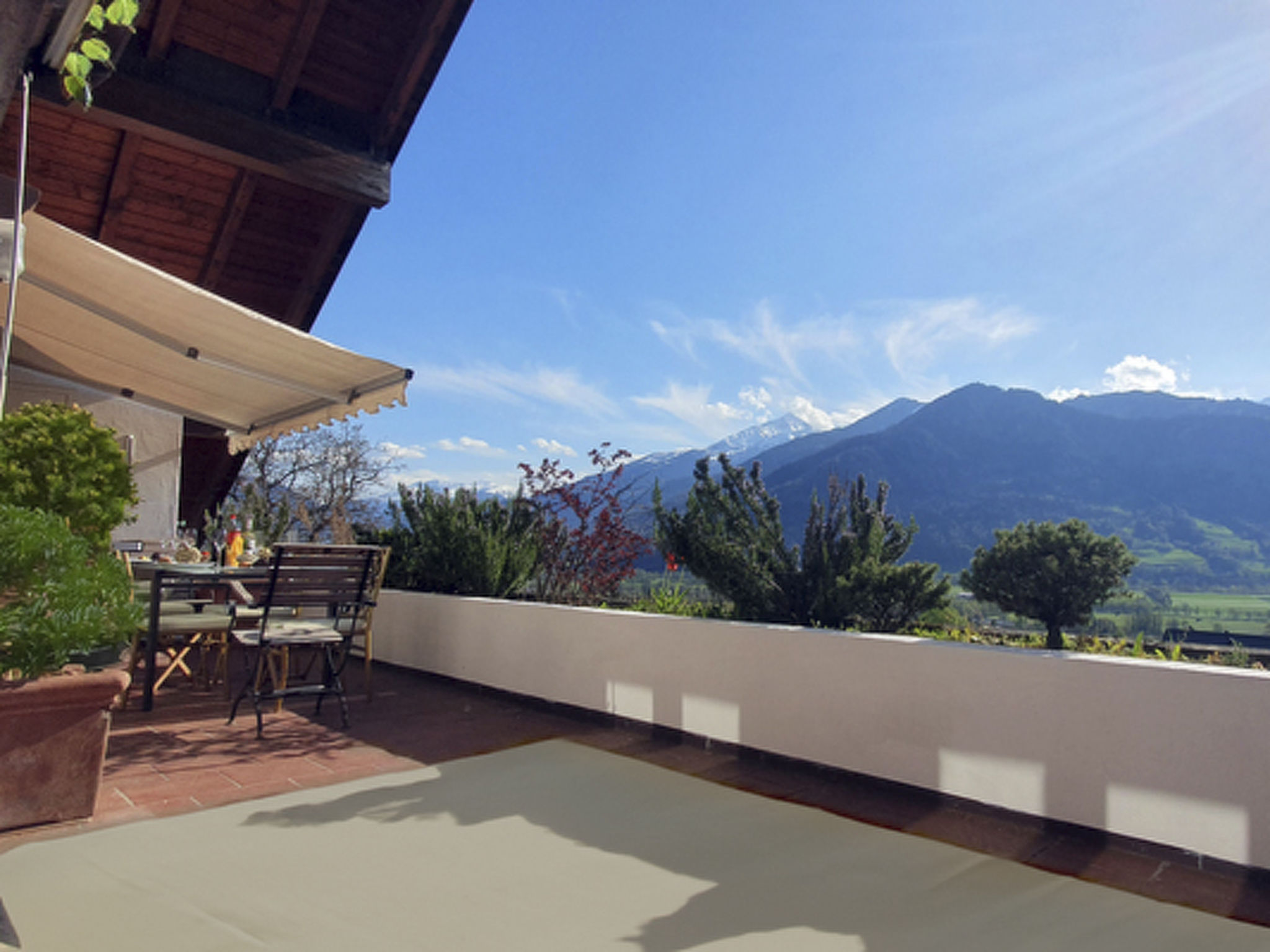 Heidi Holiday - Grand Maisonette-Attica, (Jenins). 5.5-Zimmerwohnung - Buiten