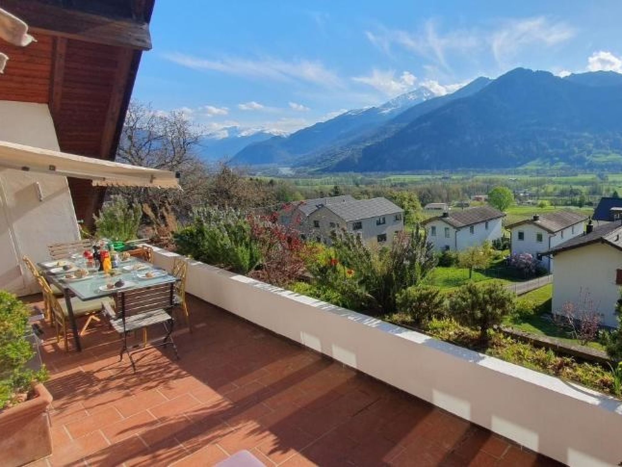 Heidi Holiday - Grand Maisonette-Attica, (Jenins). 5.5-Zimmerwohnung - Buiten