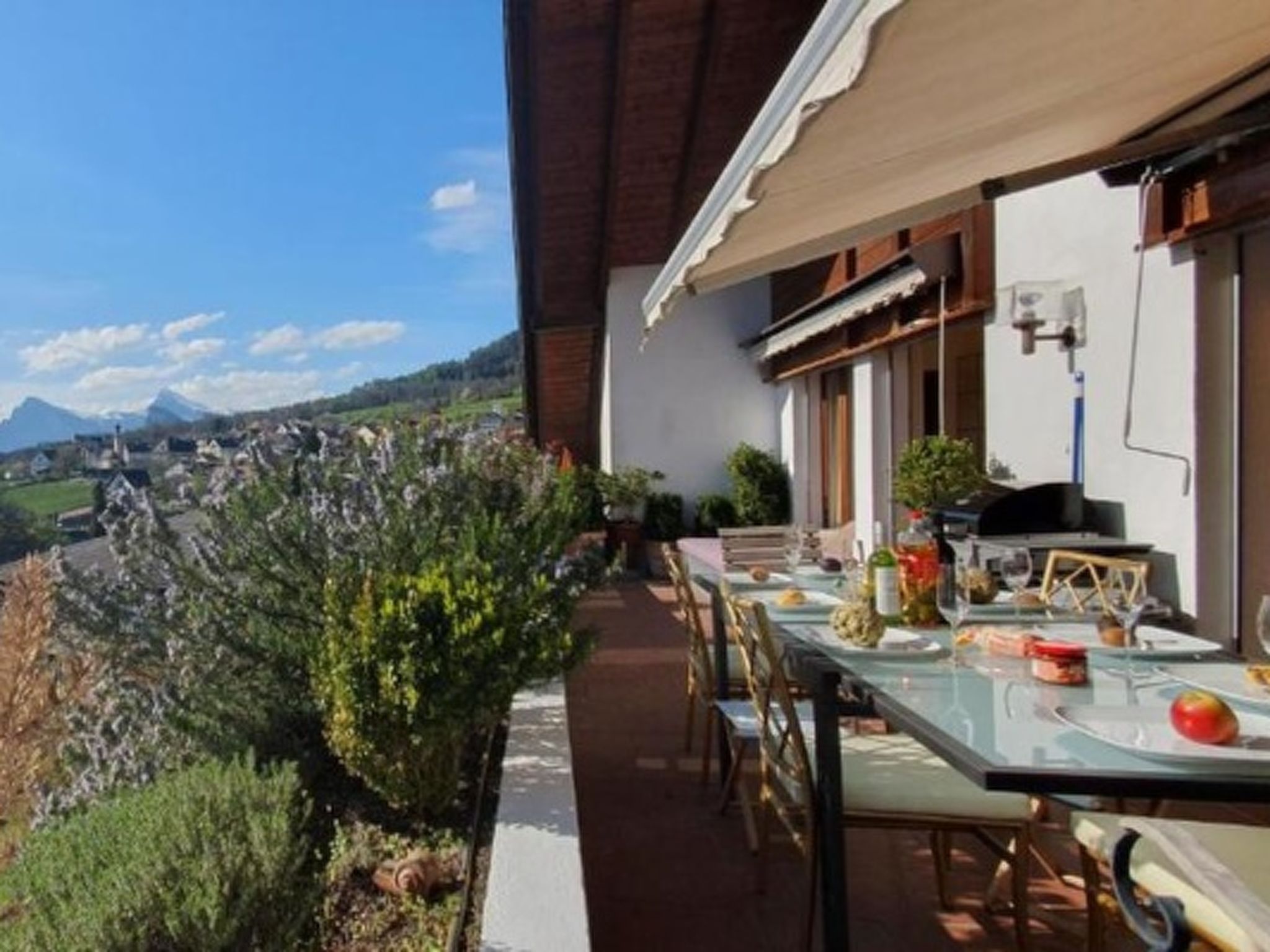 Heidi Holiday - Grand Maisonette-Attica, (Jenins). 5.5-Zimmerwohnung - Buiten