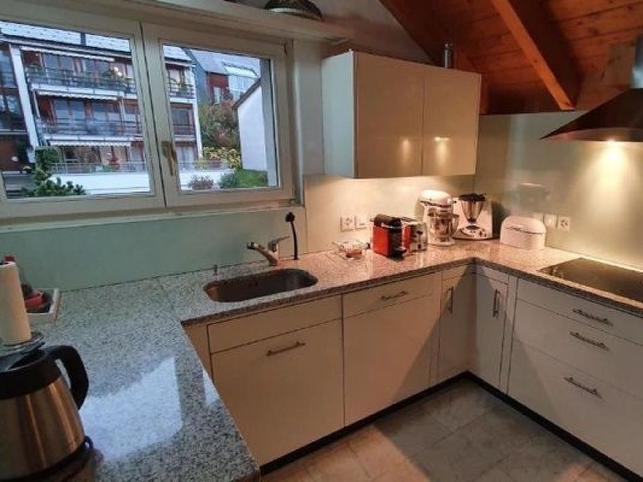 Appartement Heidi Holiday - Grand Maisonette-Attica, (Jenins), – Cuisine et coin repas, photo 33 sur 54
