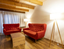 Knus bergappartement Edelweiss in Pany met uitzicht op de Zwitserse Alpen - thumbnail 1