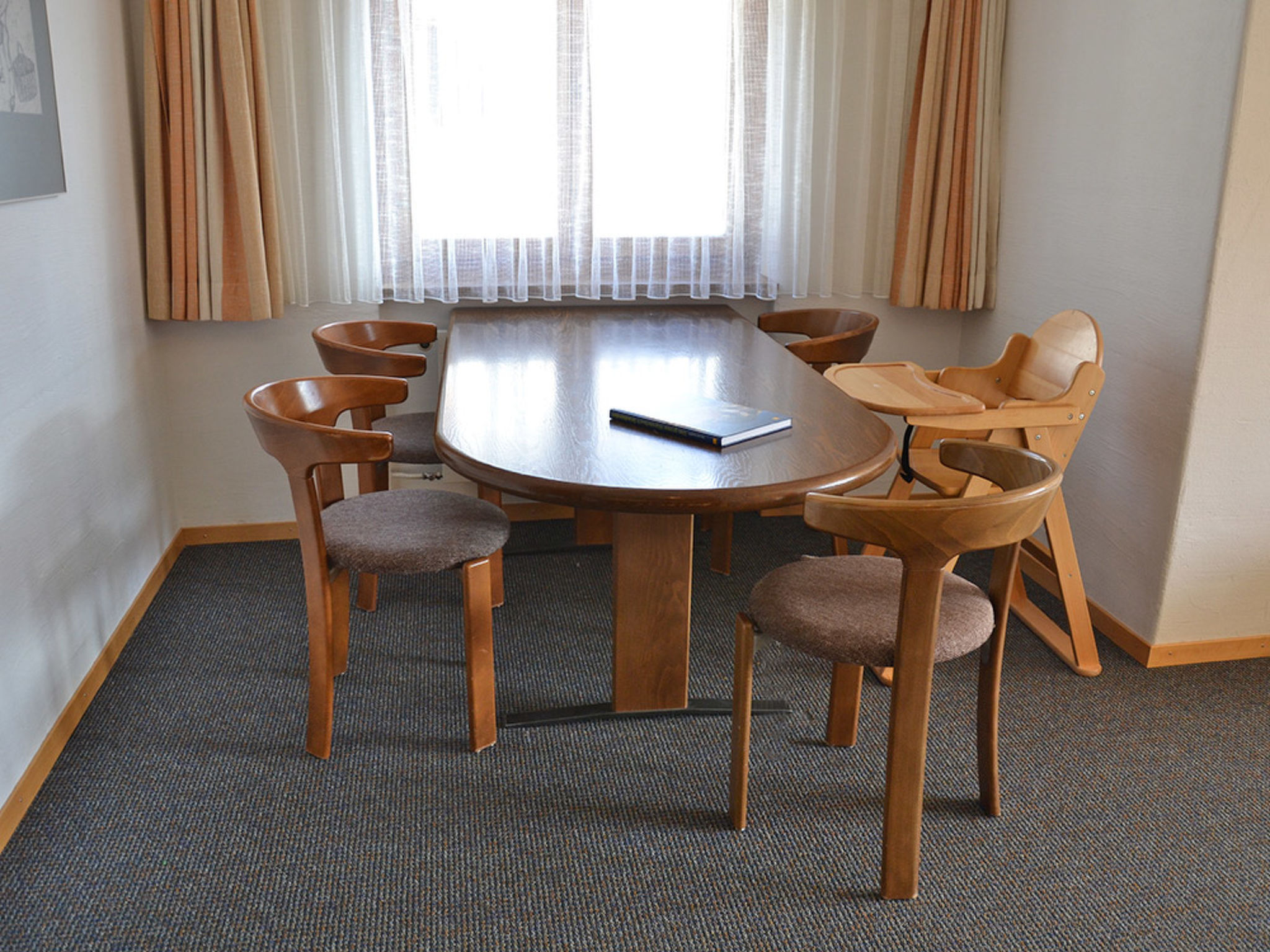 Bellevue, (Pany). - Binnen