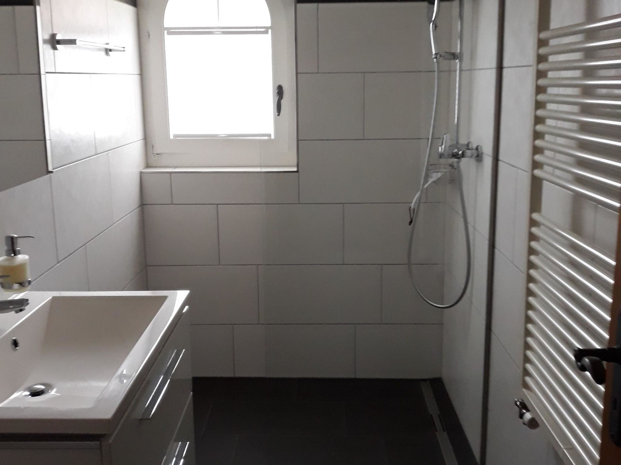 Chlus 1 Appartement/Fewo, Dusche oder Bad, WC 2 1/2-Zimmerwohnung - Drinnen