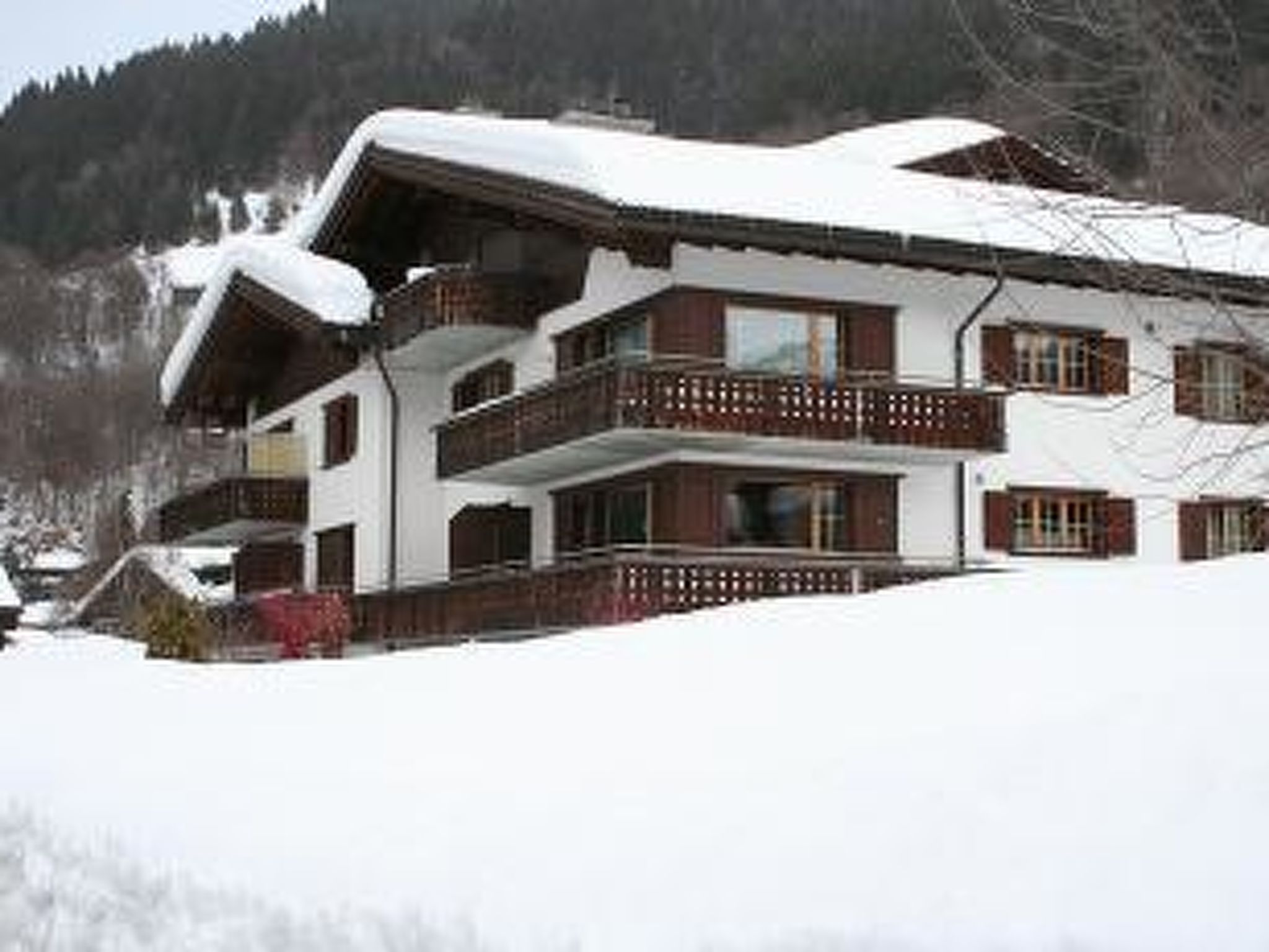 Chlus 1 Appartement/Fewo, Dusche oder Bad, WC 2 1/2-Zimmerwohnung - Draußen