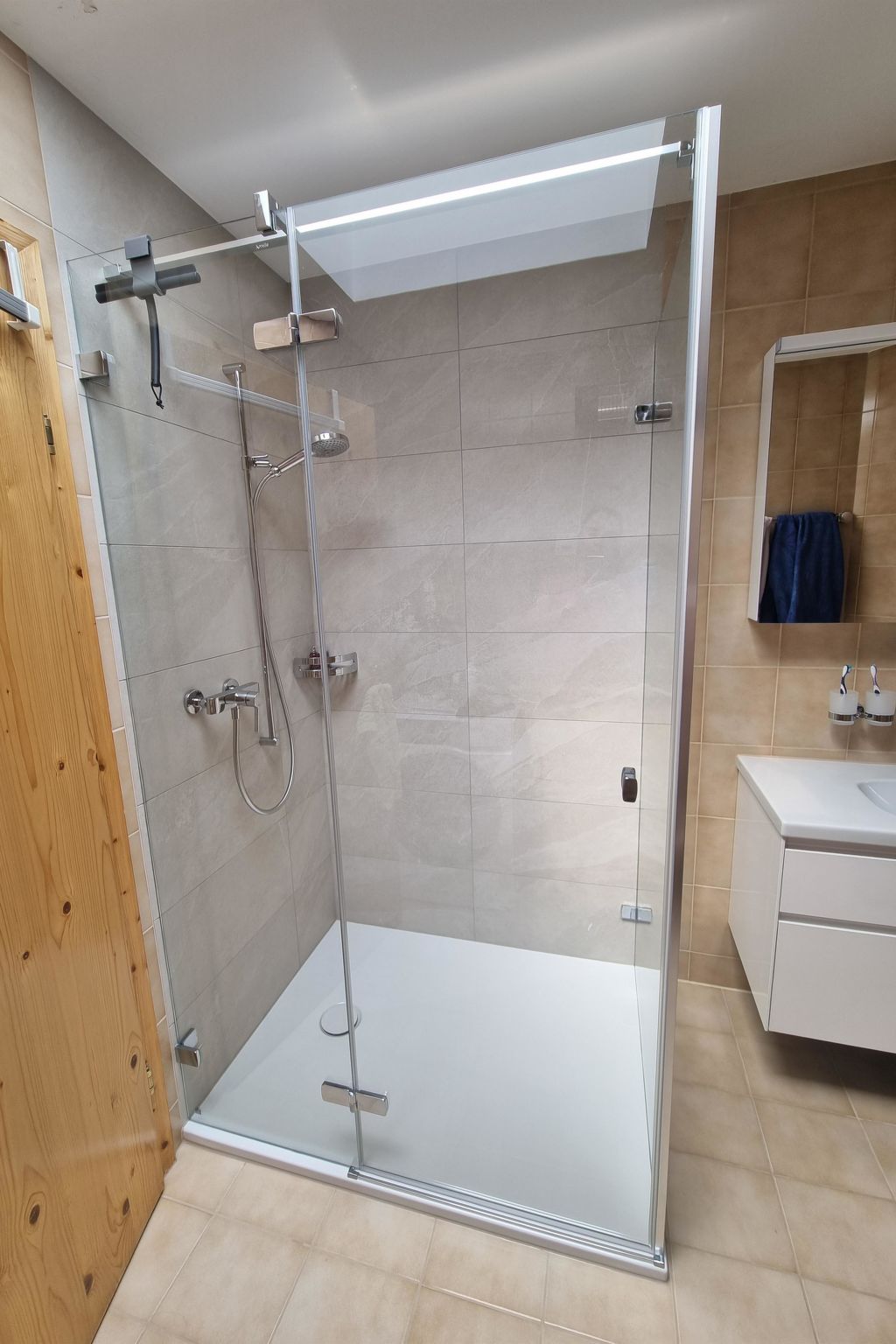Photo of Skistrasse 8B Appartement/Fewo, Dusche oder Bad, WC 3½-Zimmerwohnung