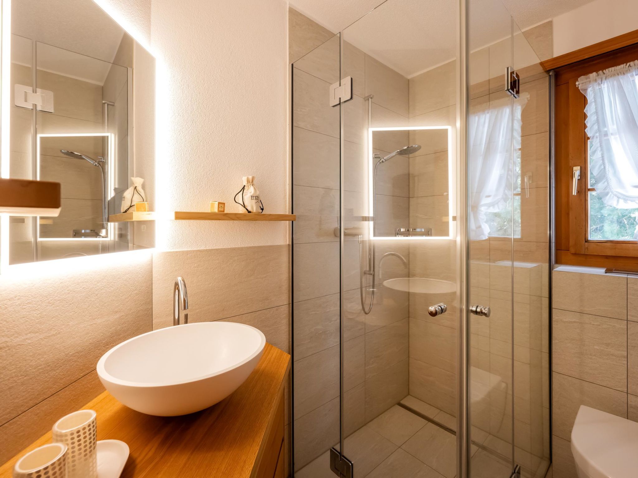 Photo of Bündastrasse 22 OG Appartement/Fewo, Dusche oder Bad, WC 6 1/2-Zimmerwohnung