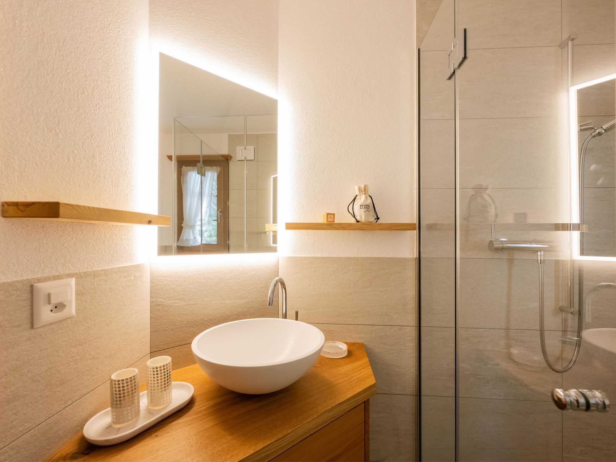 Photo of Bündastrasse 22 OG Appartement/Fewo, Dusche oder Bad, WC 6 1/2-Zimmerwohnung