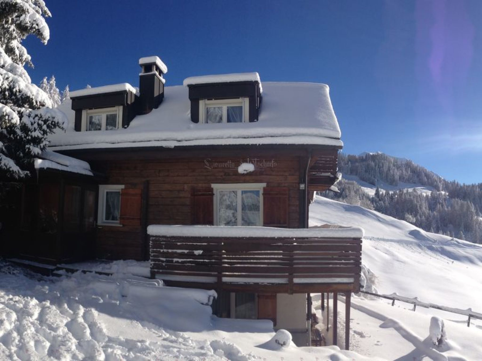 Chalet Lieuretta da Tscharfs, (Feldis),