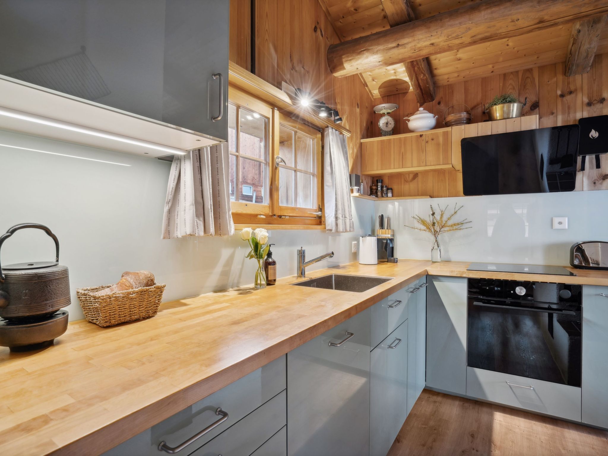 Appartement Maiensäss Stafel 45, (Mutten), – Cuisine et coin repas, photo 18 sur 28