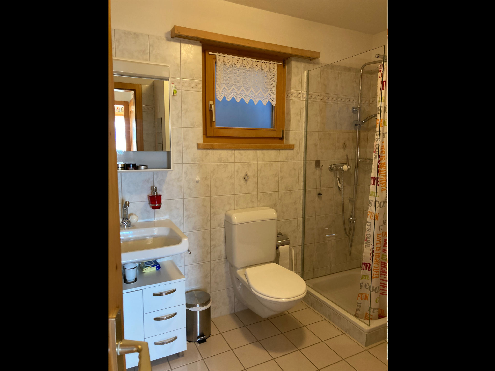 Baria Sut 5, (Oberurmein). - Binnen