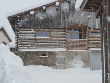 Ruim vakantiehuis in Lohn GR met terras en uitzicht op de Zwitserse Alpen - thumbnail 1