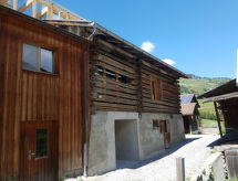 Ruim vakantiehuis in Lohn GR met terras en uitzicht op de Zwitserse Alpen - thumbnail 6