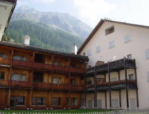 Rustiek appartement met sauna en bergzicht in Splügen - thumbnail 2