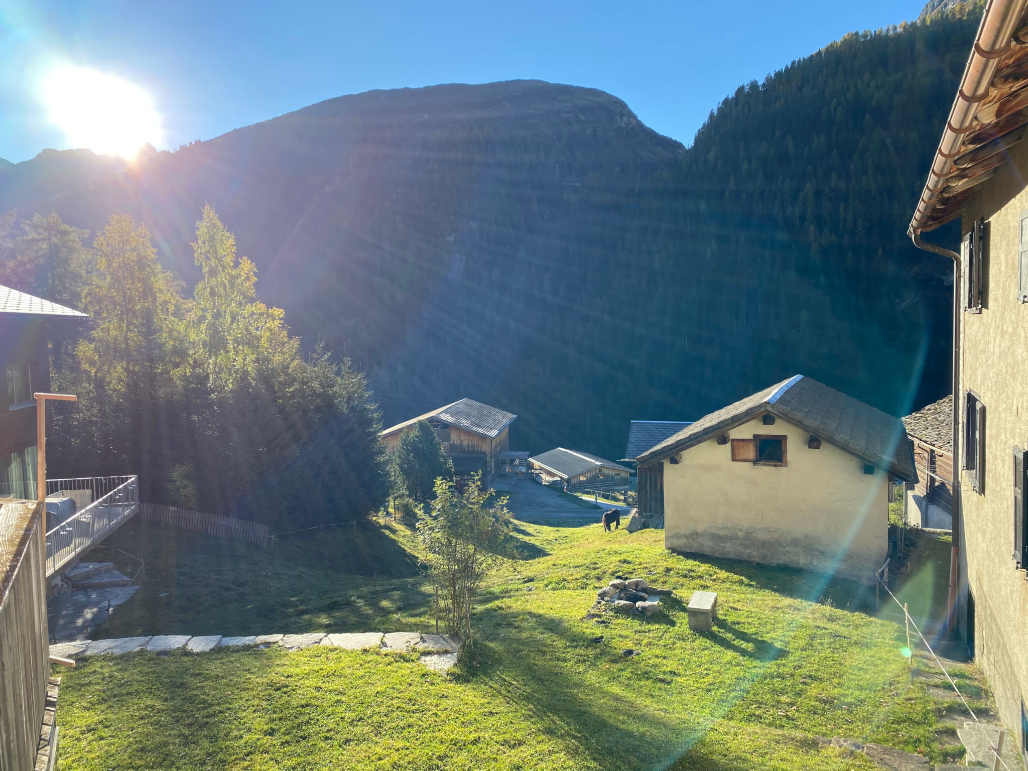 Ferienwohnungen Jörihus A&B, (Medels). - Buiten
