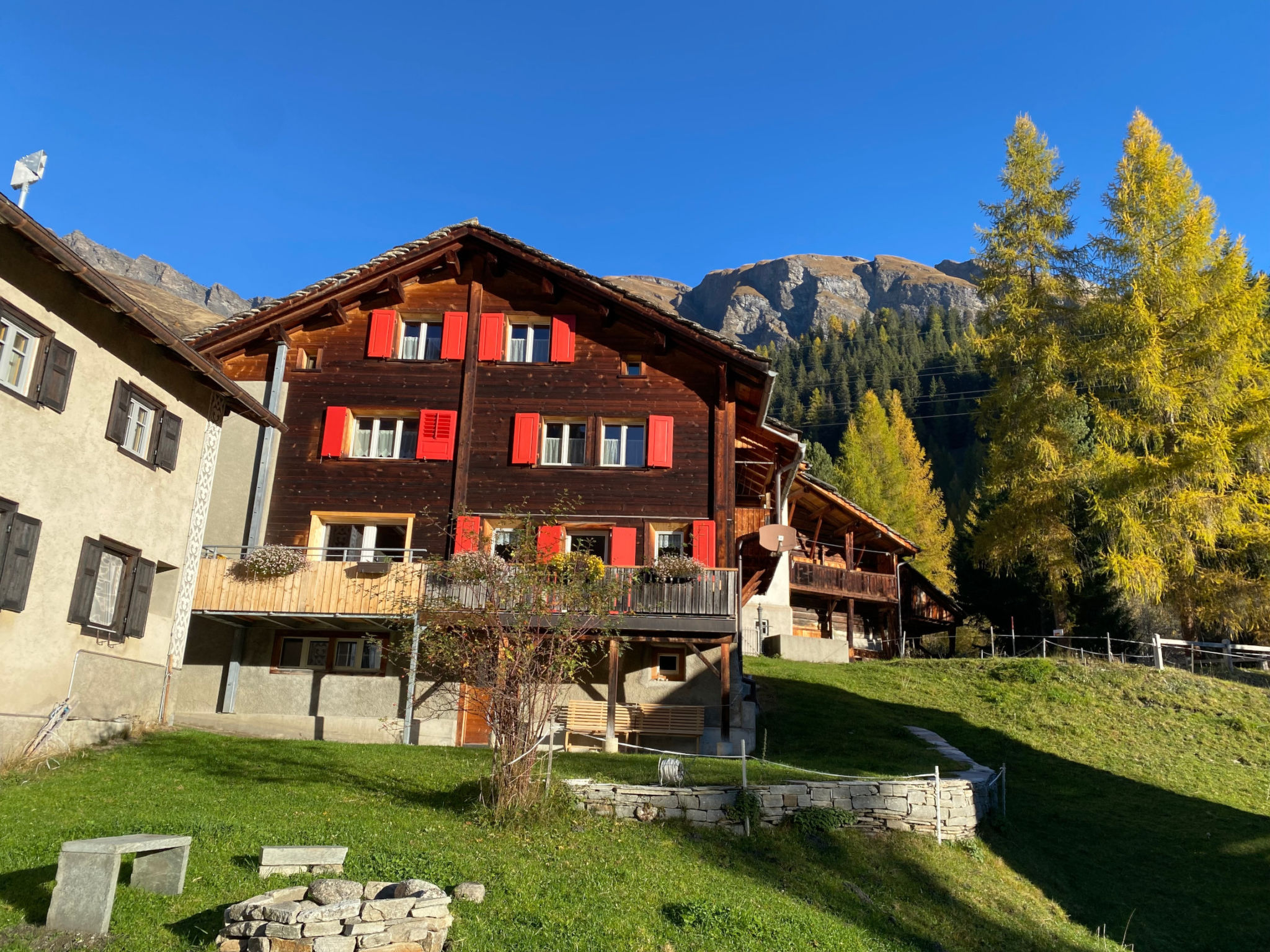 Ferienwohnungen Jörihus A&B, (Medels).