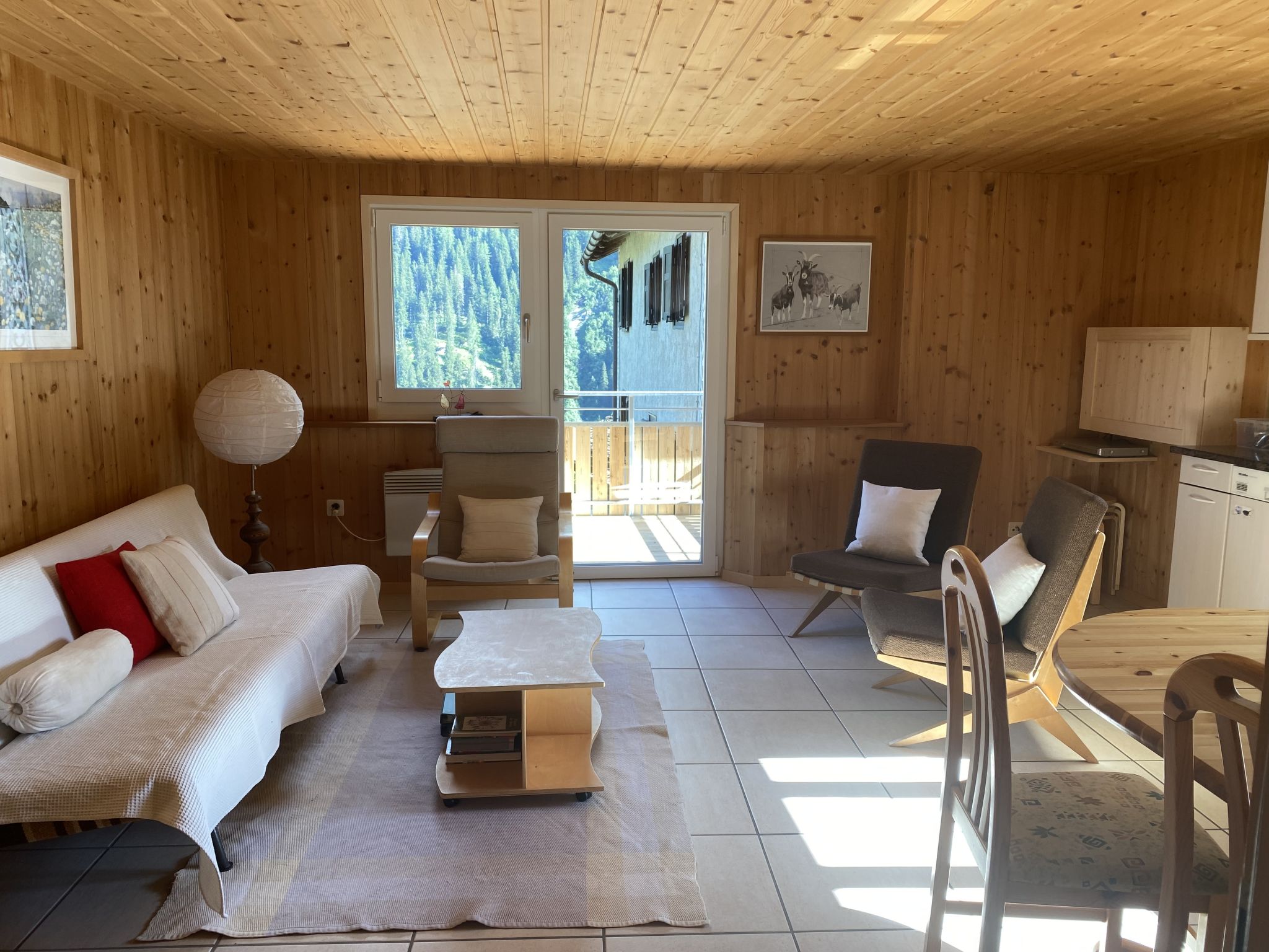 Ferienwohnungen Jörihus A&B, (Medels). - Binnen