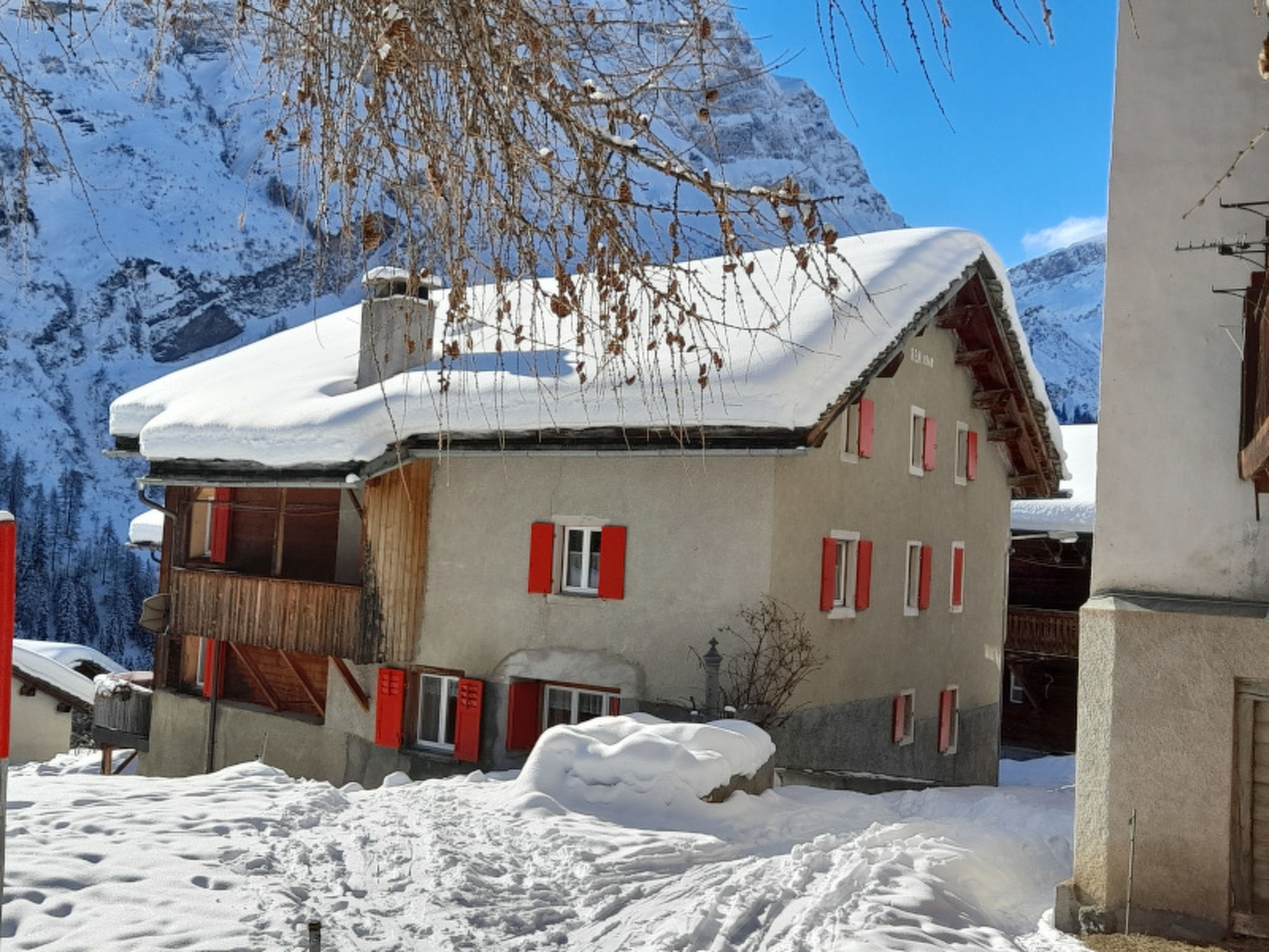 Ferienwohnungen Jörihus A&B, (Medels). - Buiten